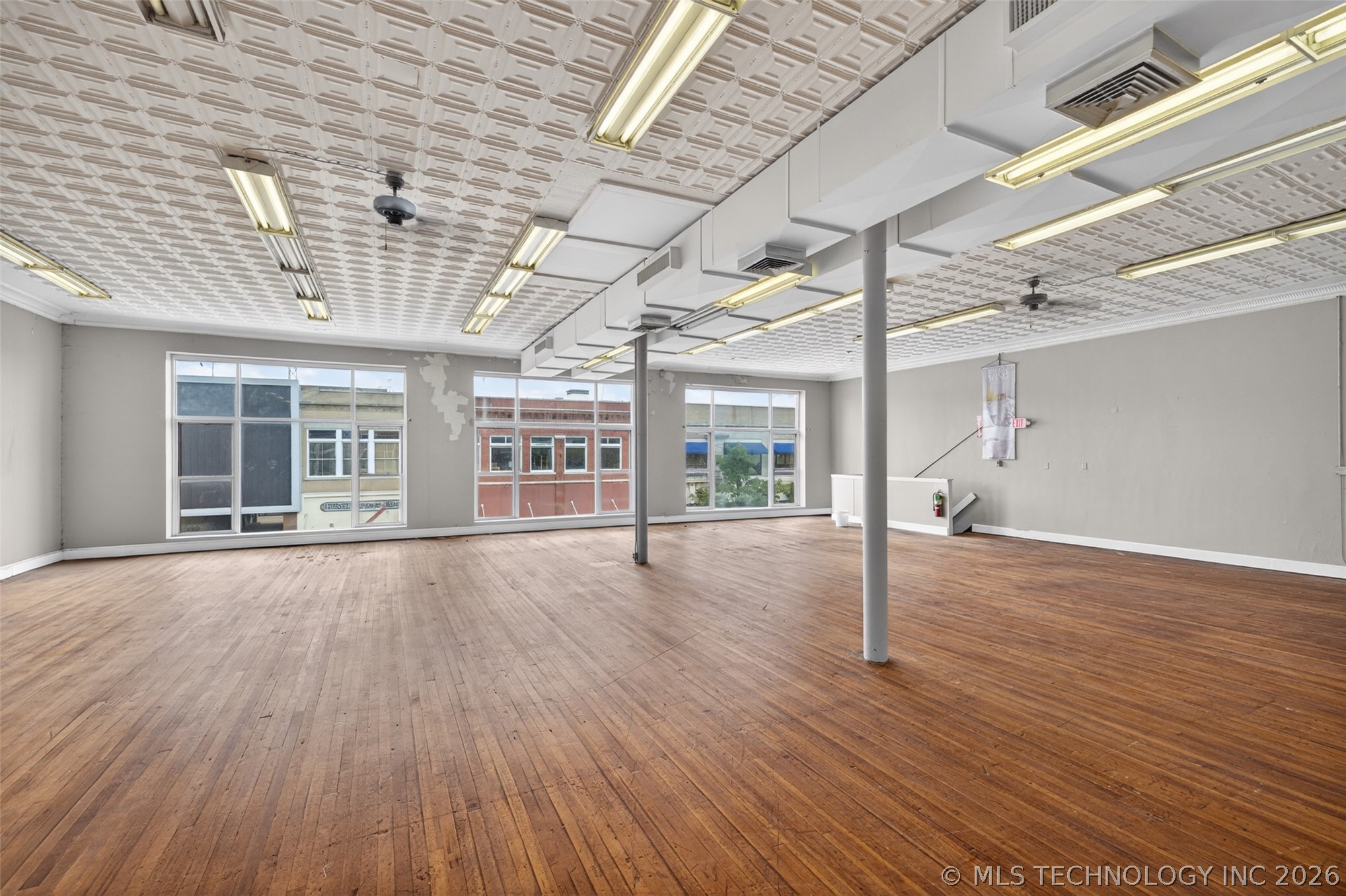 411 W Broadway Street Property Photo 29