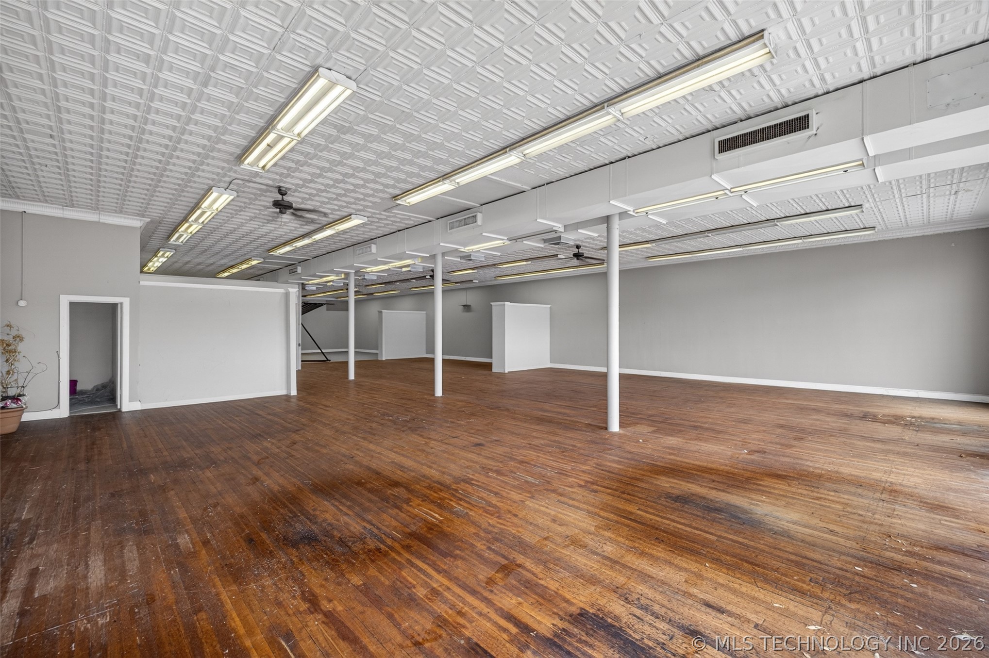 411 W Broadway Street Property Photo 31