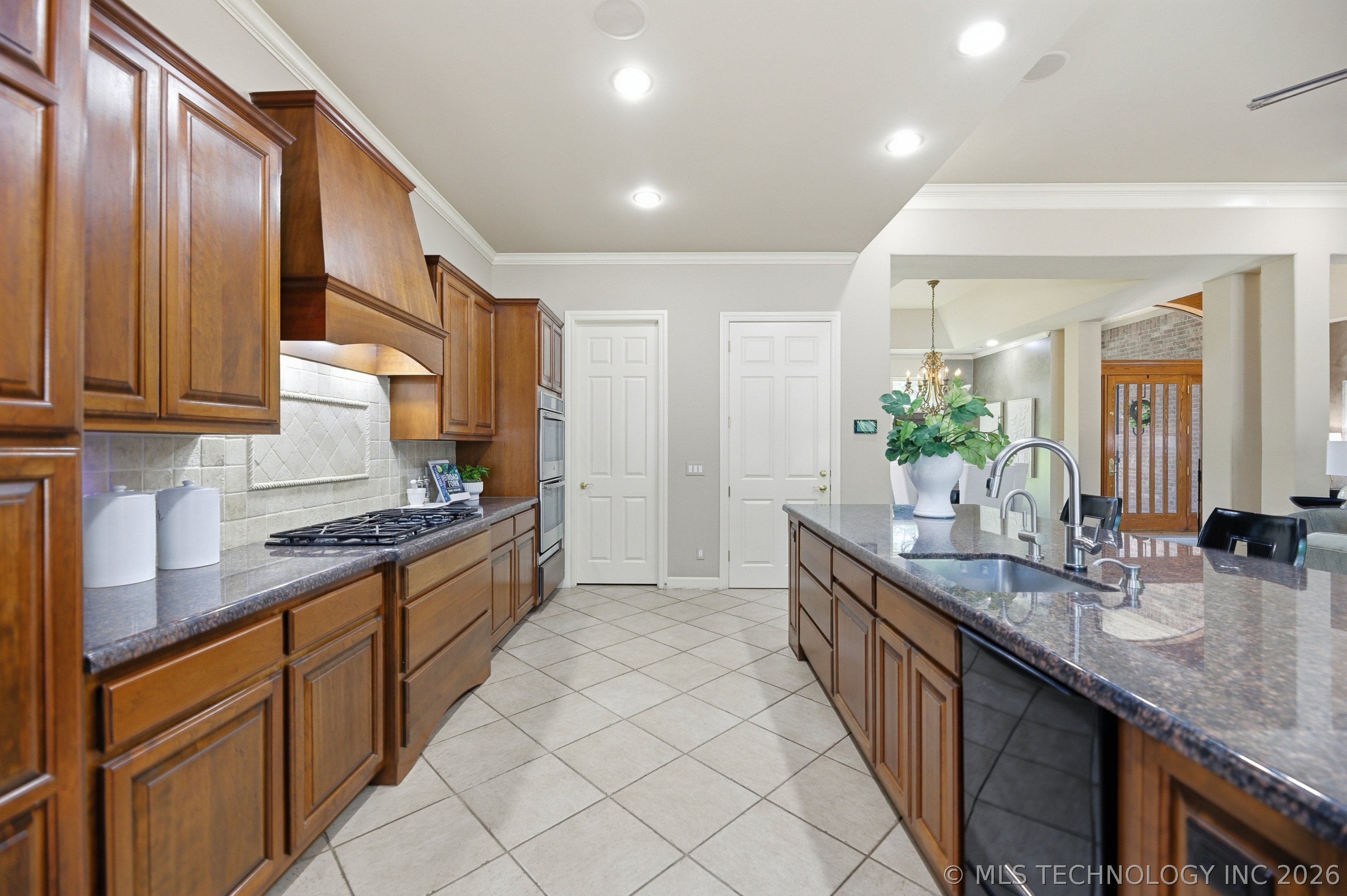 6635 E 107th Street Property Photo 8