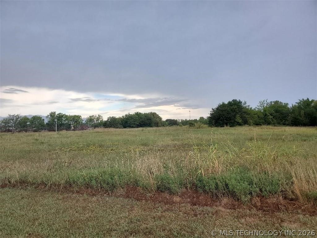 210 E Date Street Property Photo 9