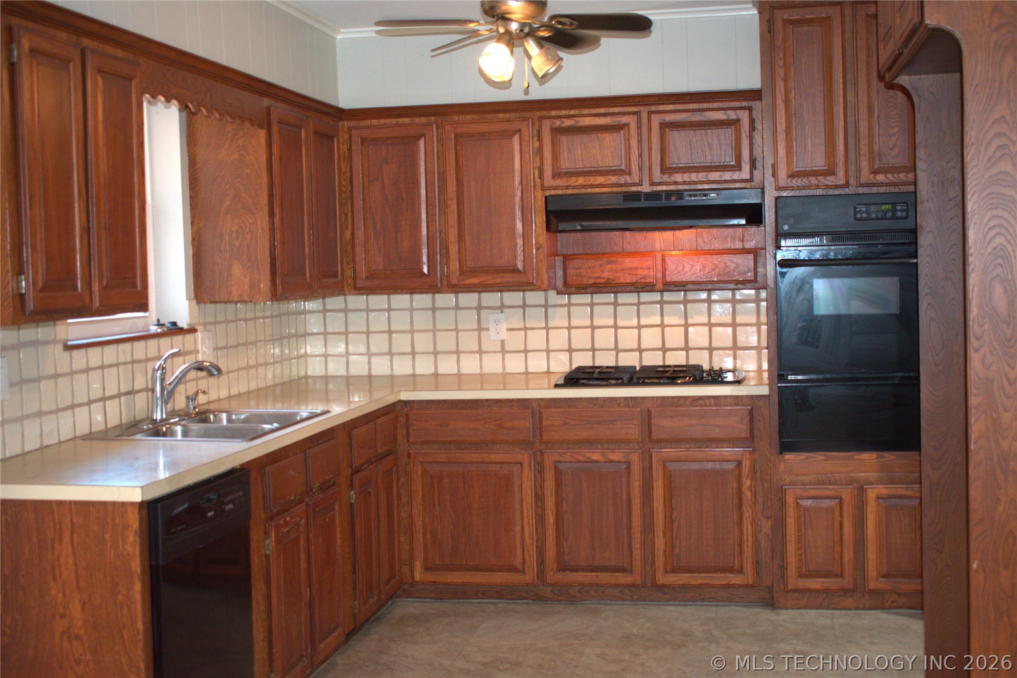 10904 E 26th Street Property Photo 2