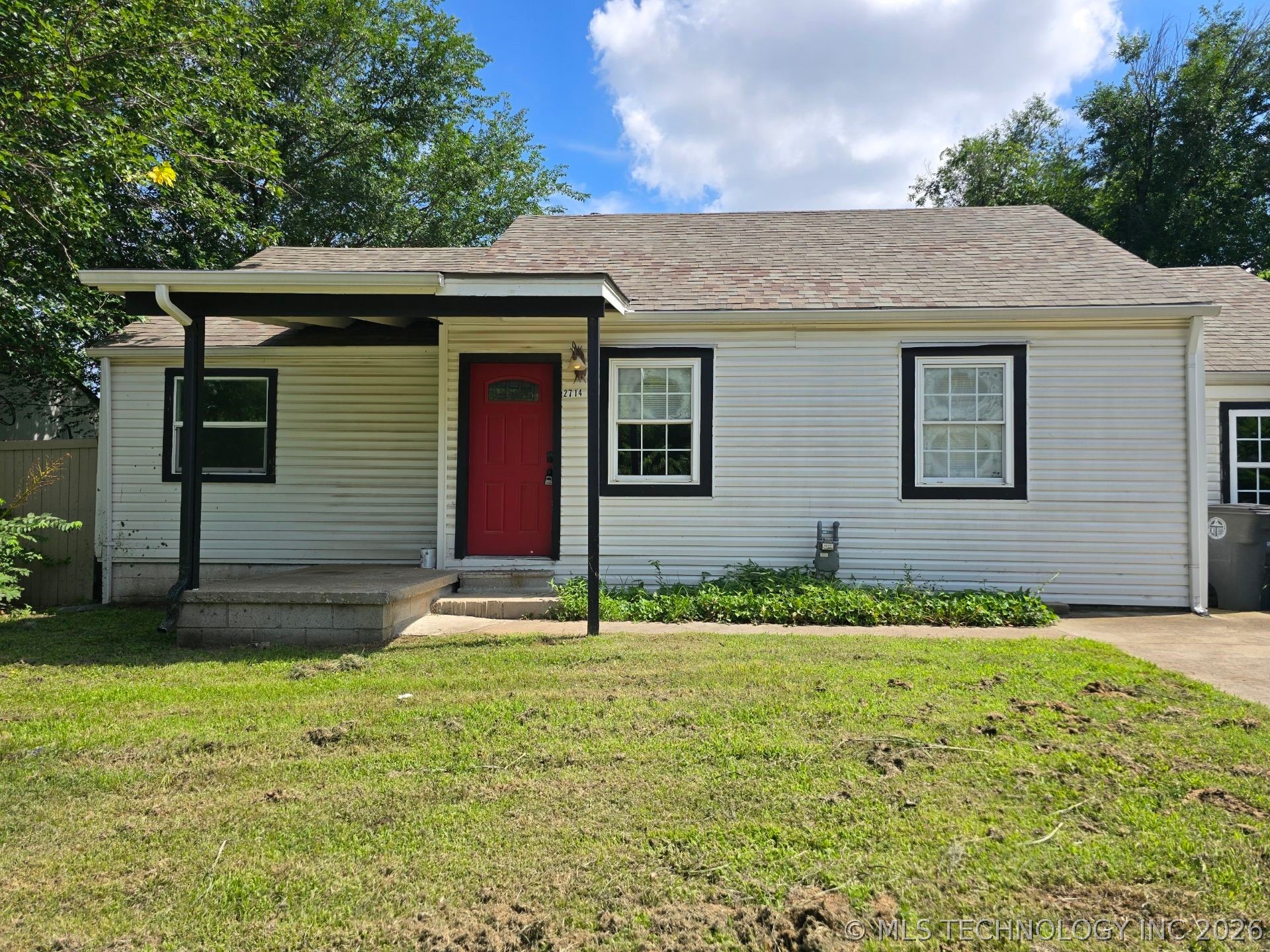 2714 E Newton Place Property Photo 1