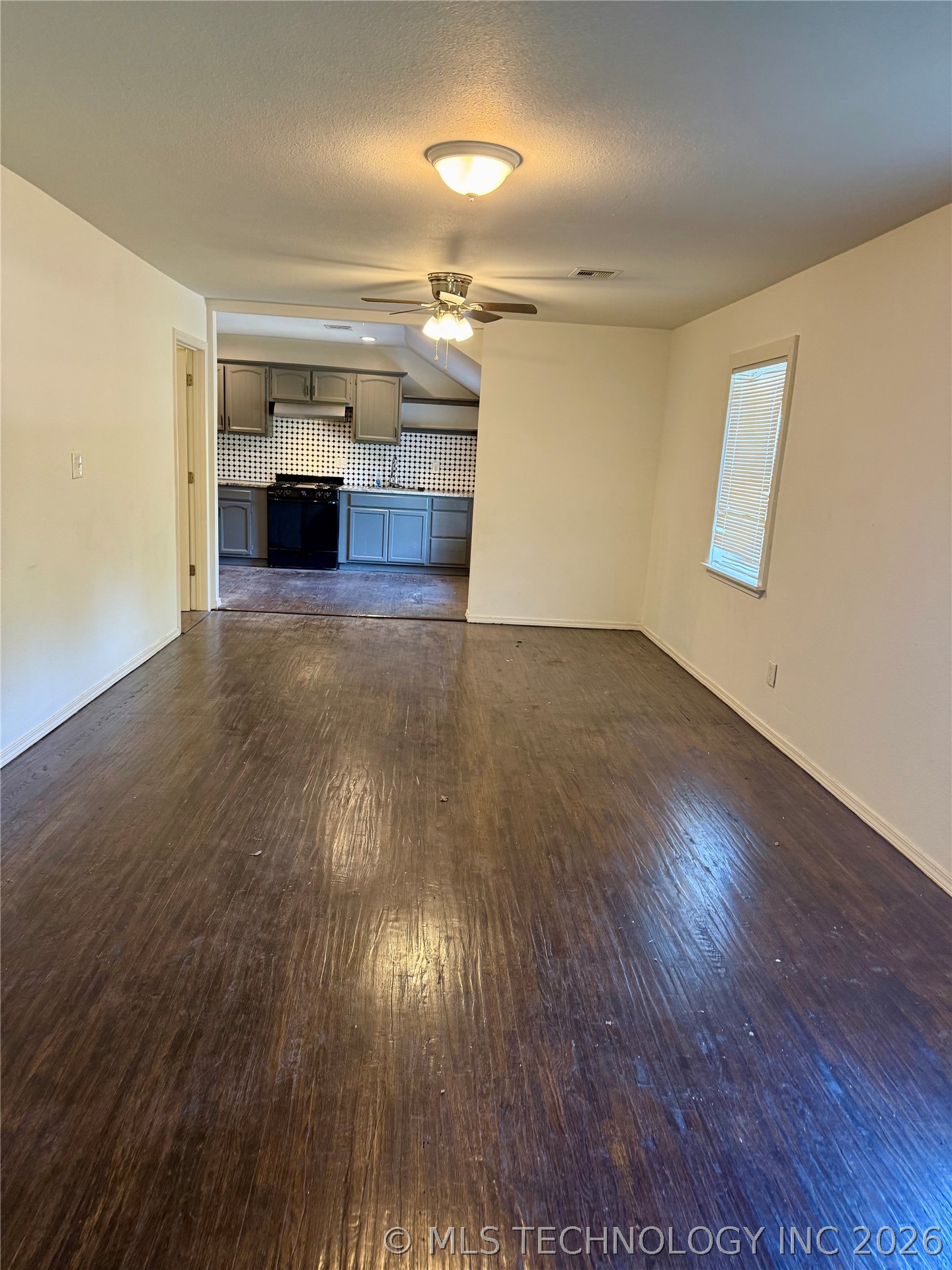 2714 E Newton Place Property Photo 2