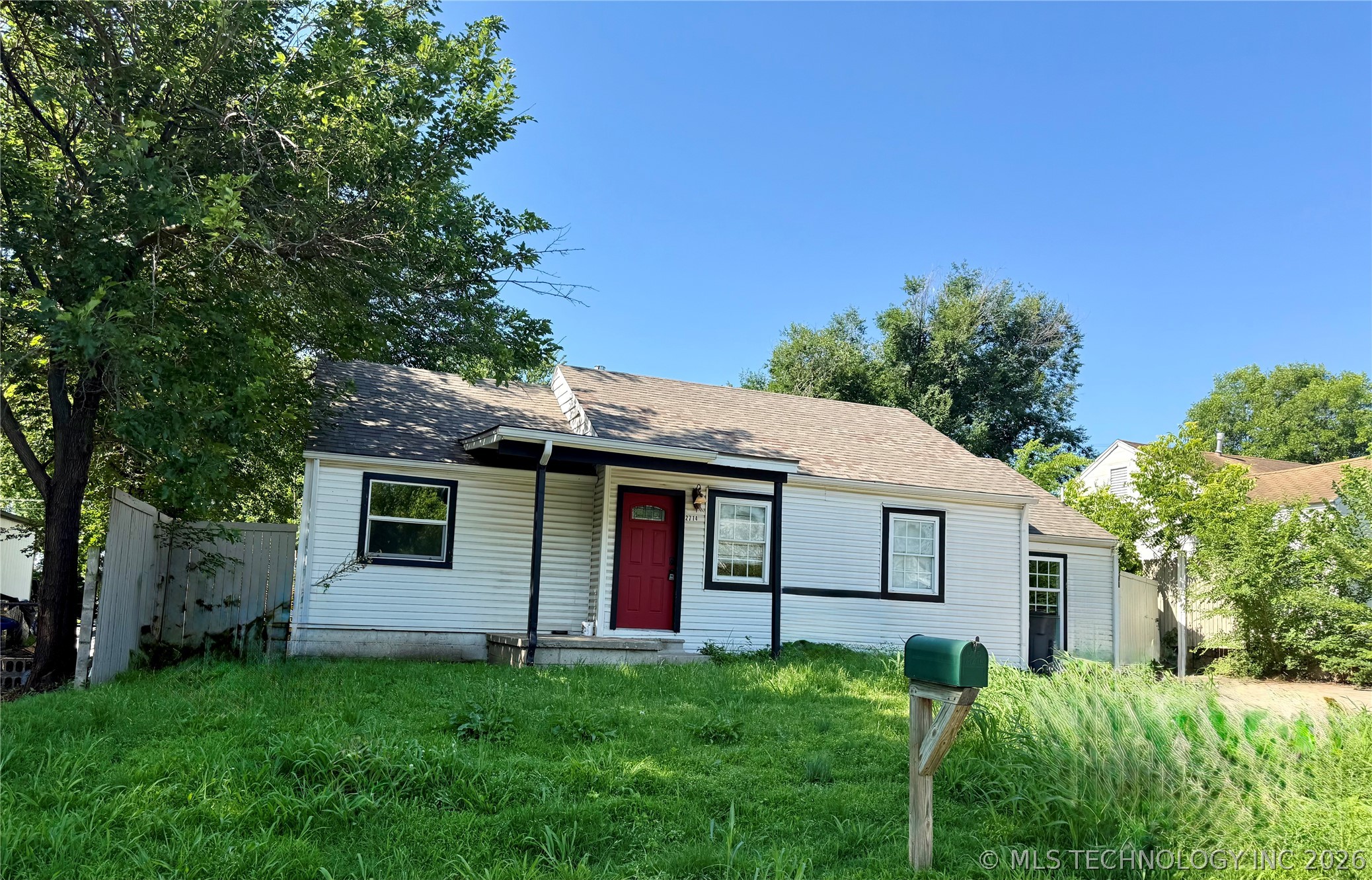 2714 E Newton Place Property Photo 8