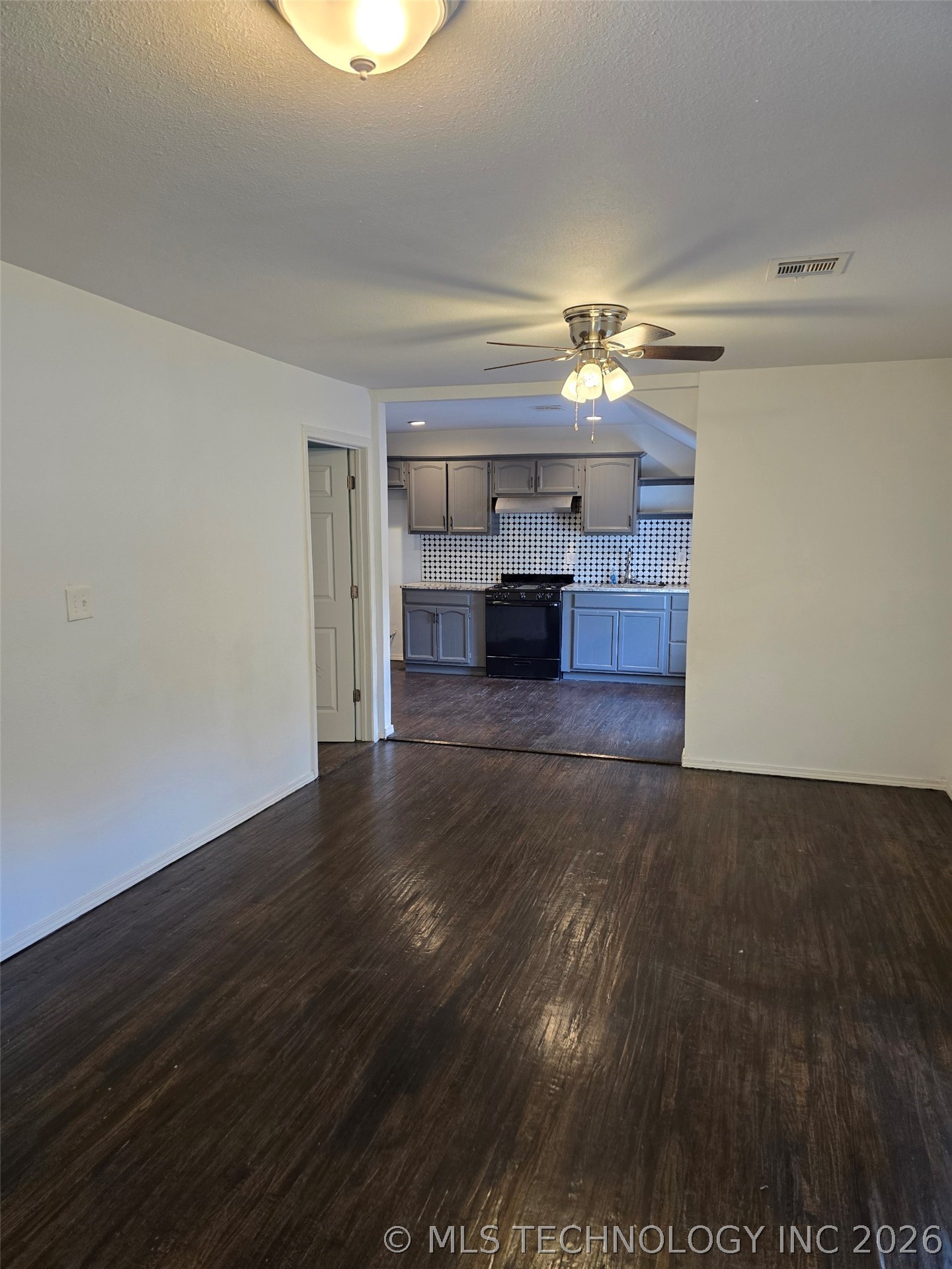 2714 E Newton Place Property Photo 9