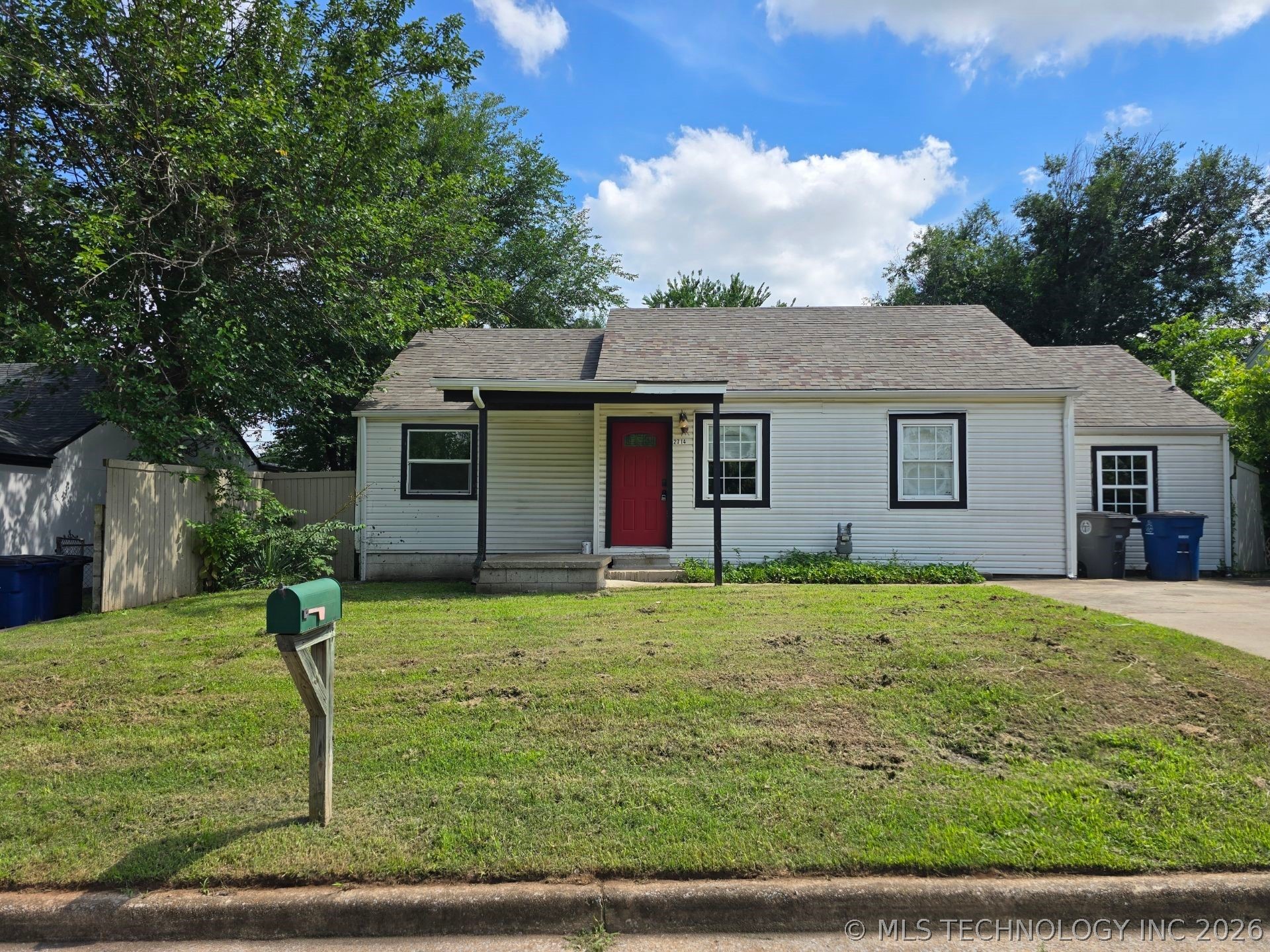 2714 E Newton Place Property Photo 10