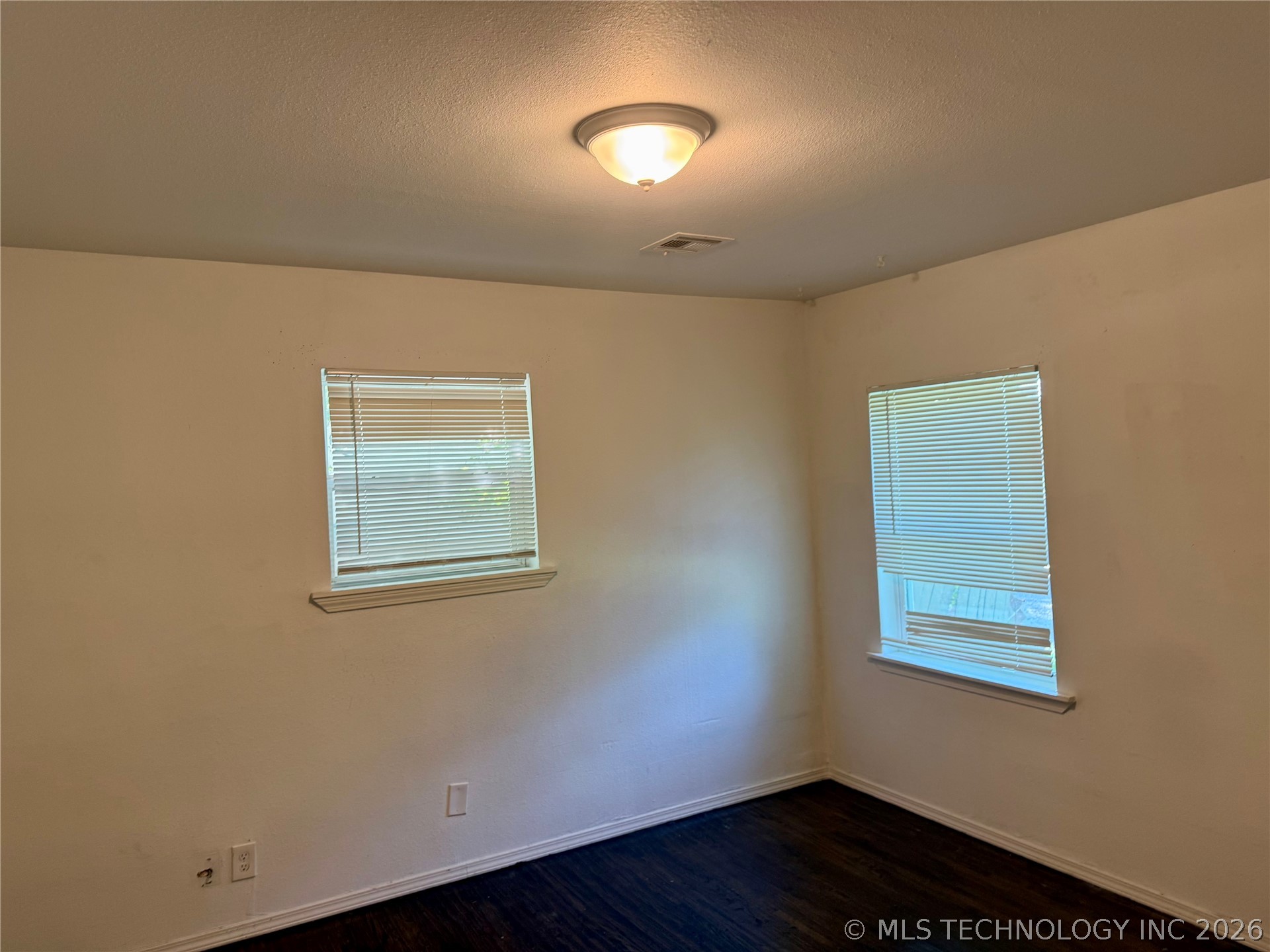 2714 E Newton Place Property Photo 17