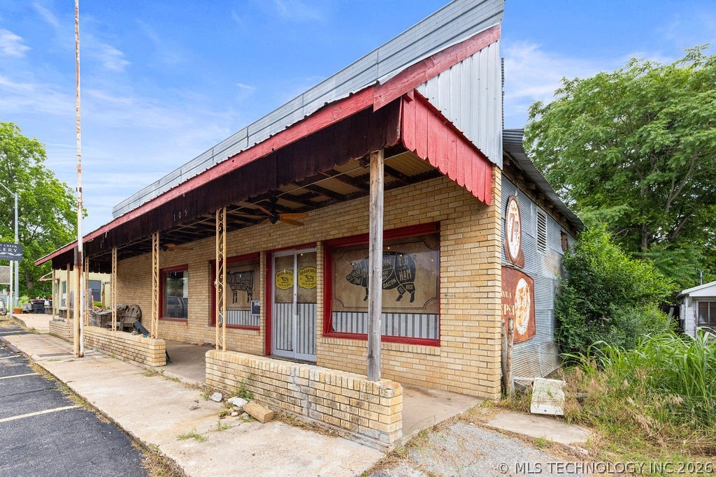 105 N Main Property Photo 32