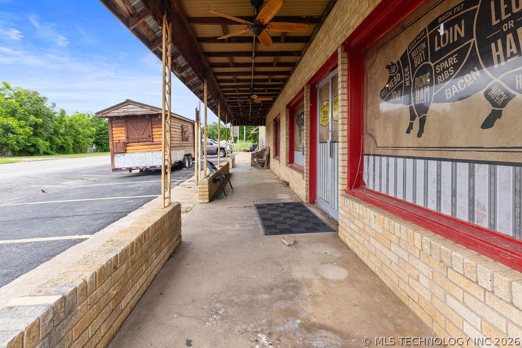 105 N Main Property Photo 33