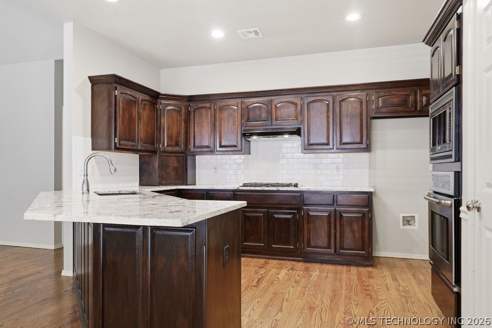 2830 E 103rd Street Property Photo 13