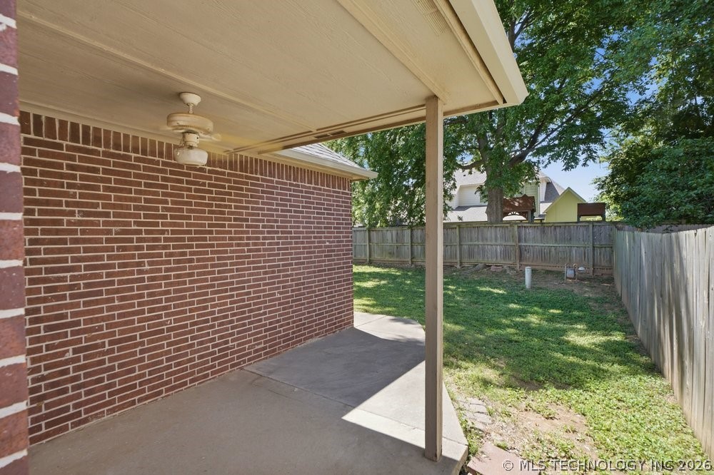 2830 E 103rd Street Property Photo 32