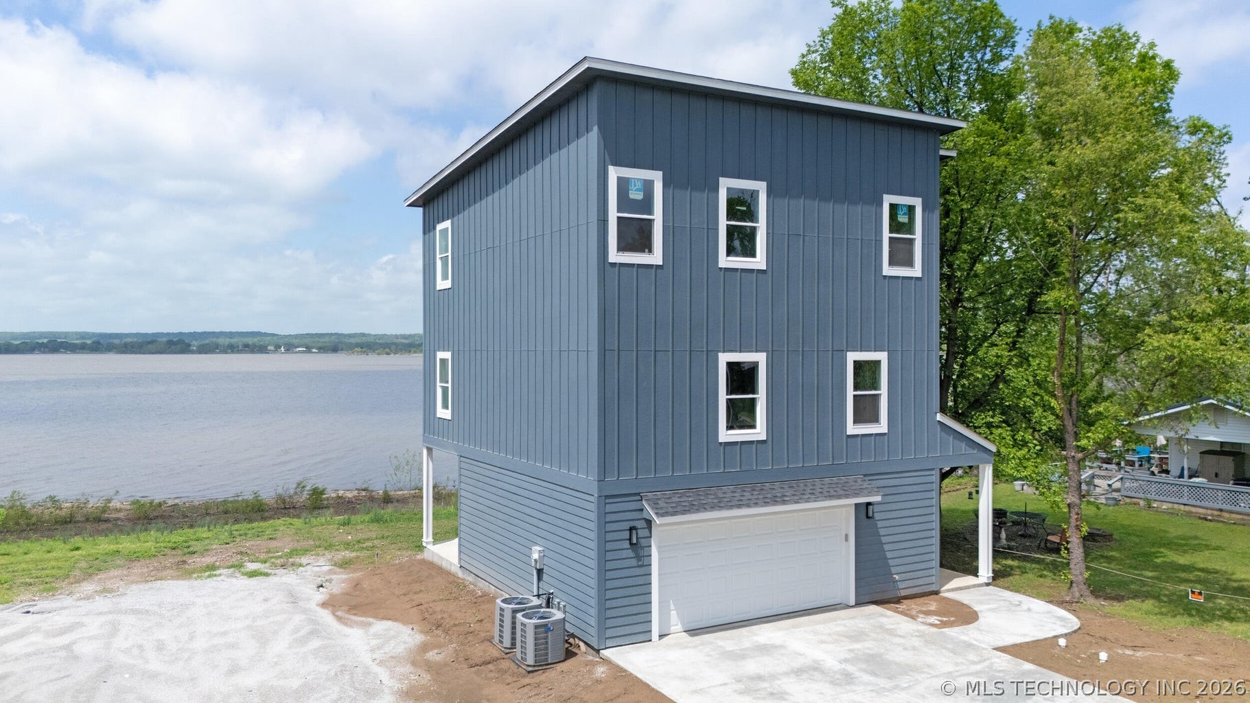 1664 Pin Oak Street Property Photo 2