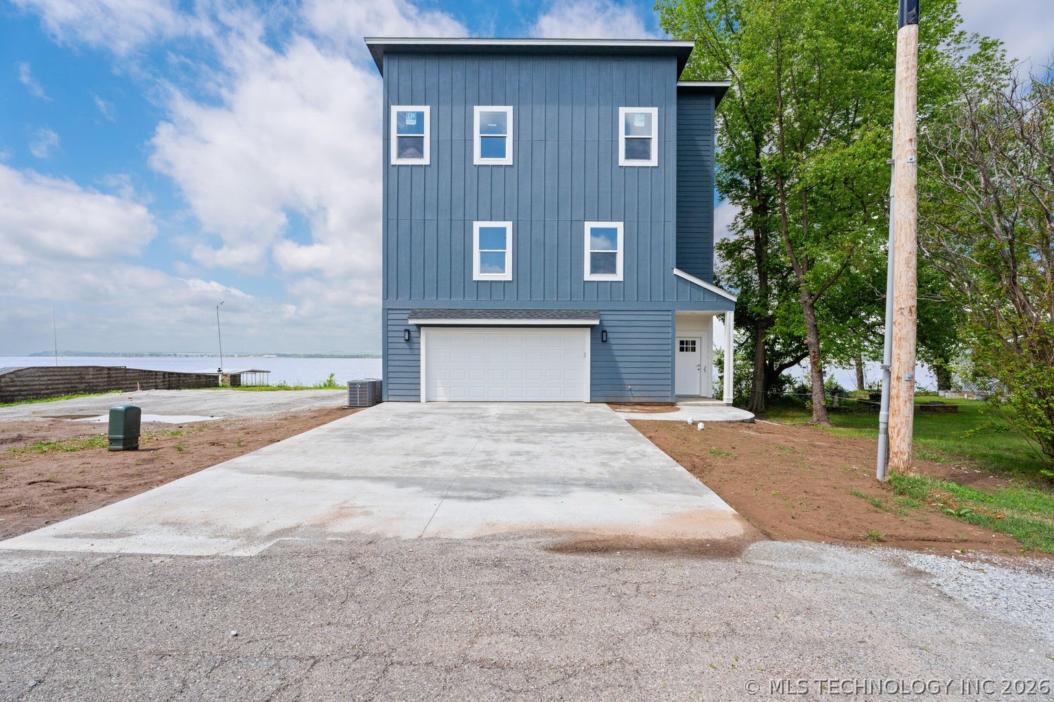 1664 Pin Oak Street Property Photo 3