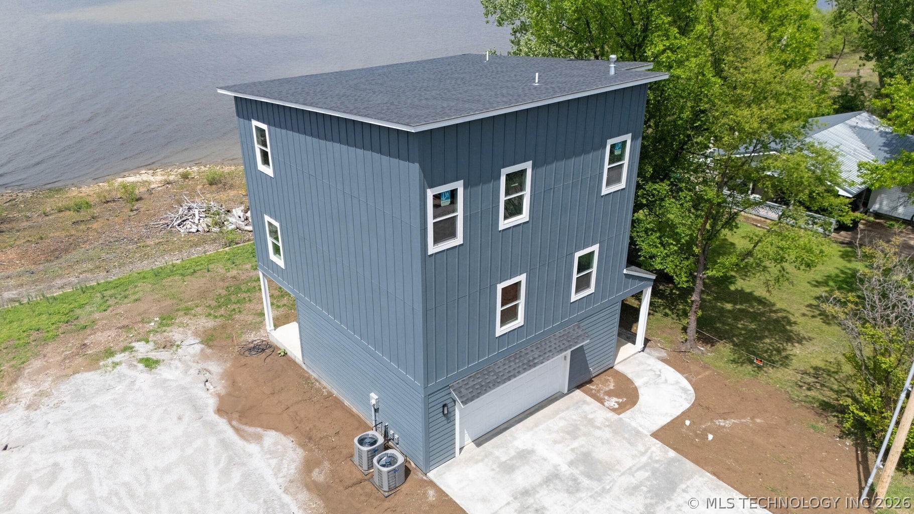 1664 Pin Oak Street Property Photo 4