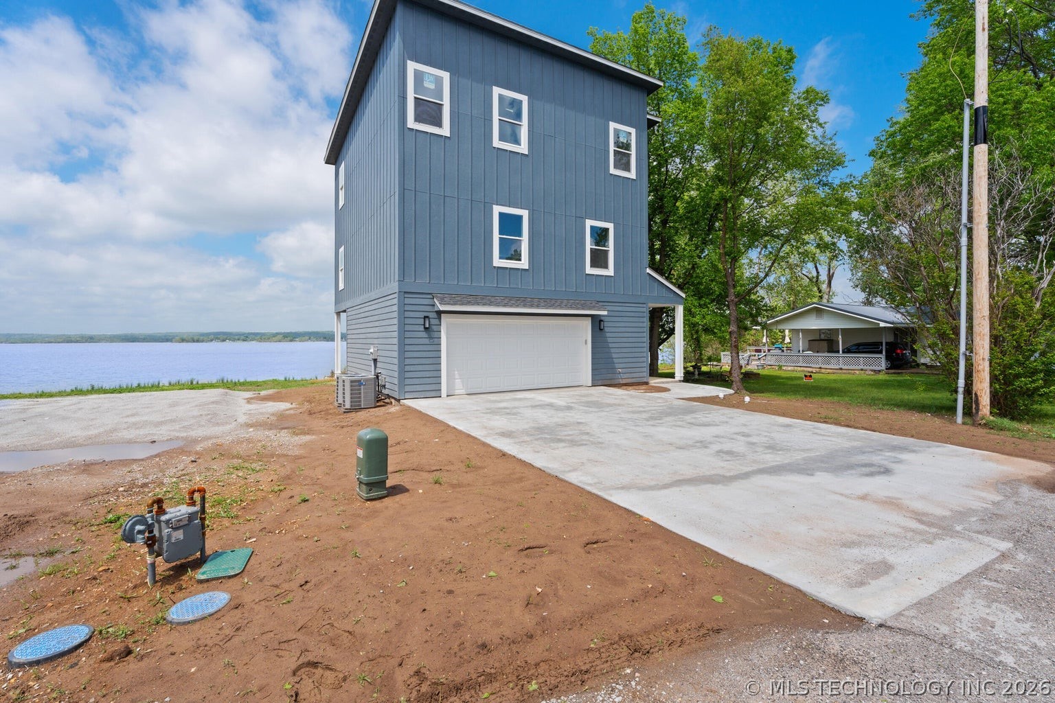 1664 Pin Oak Street Property Photo 5