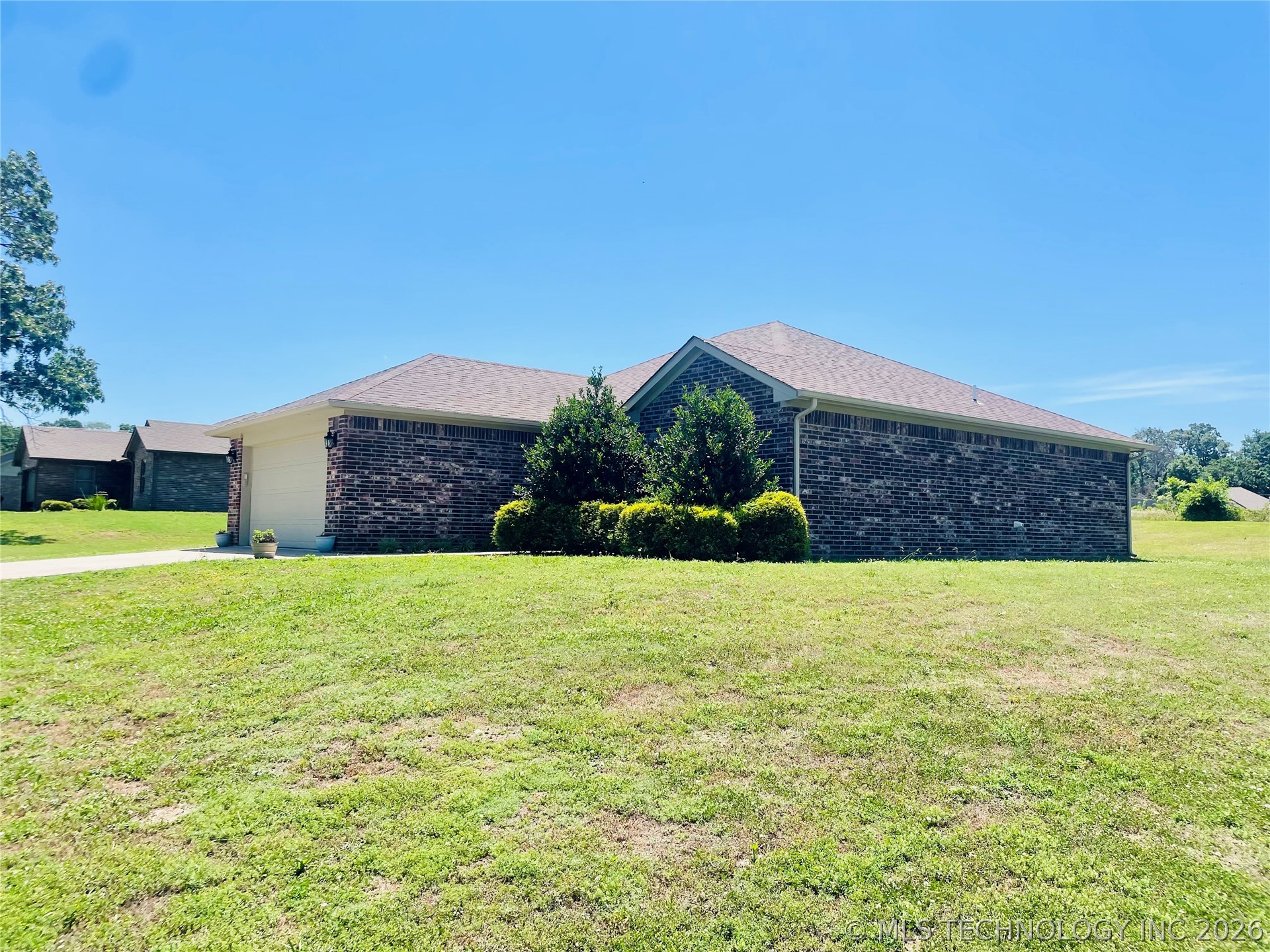 12939 W Hawthorne Lane Property Photo 2