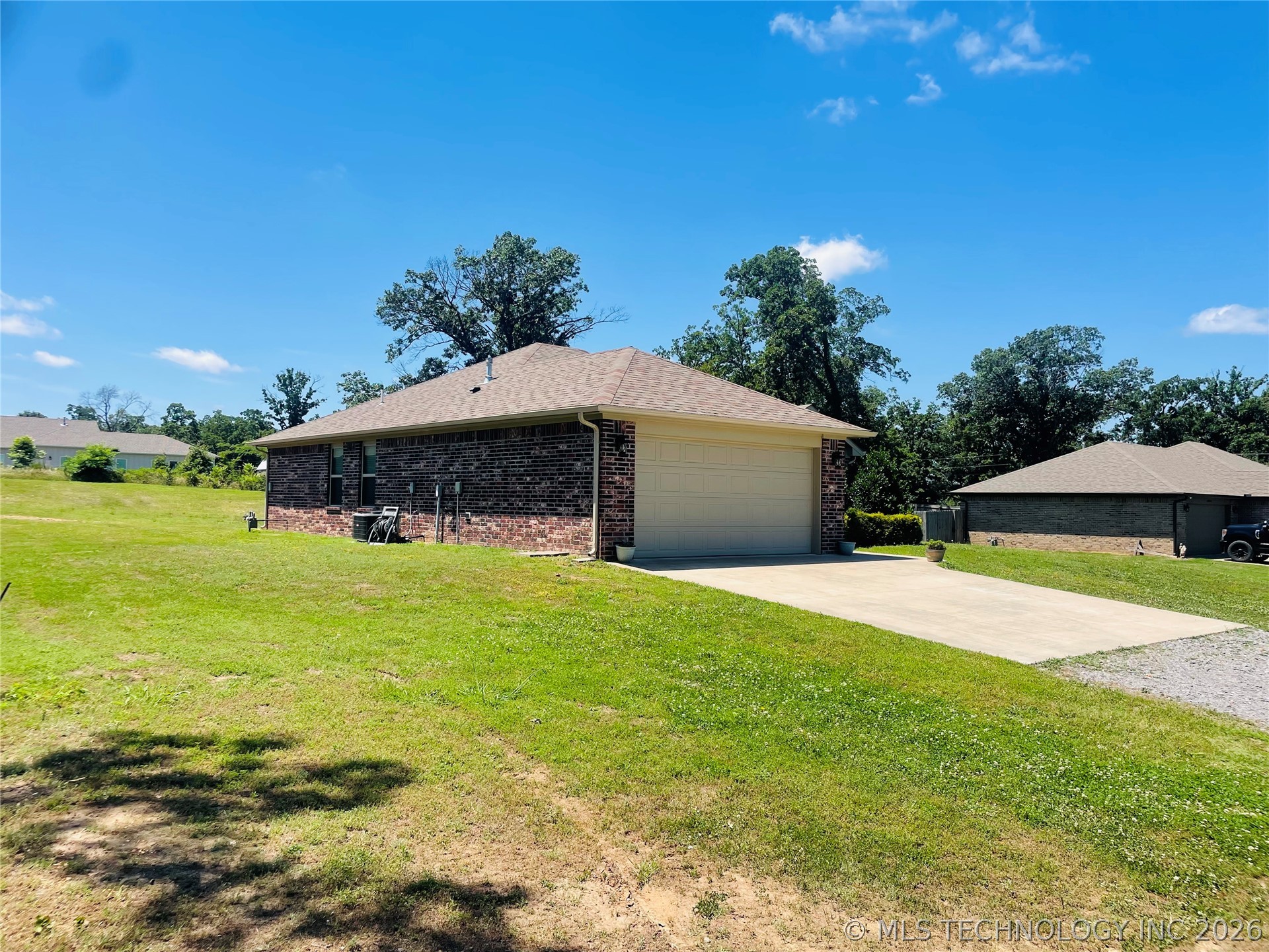 12939 W Hawthorne Lane Property Photo 3