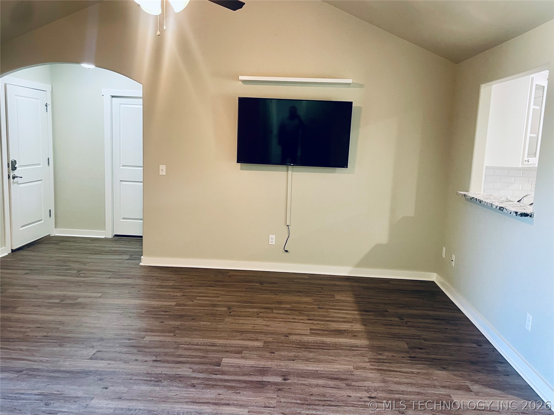 12939 W Hawthorne Lane Property Photo 7