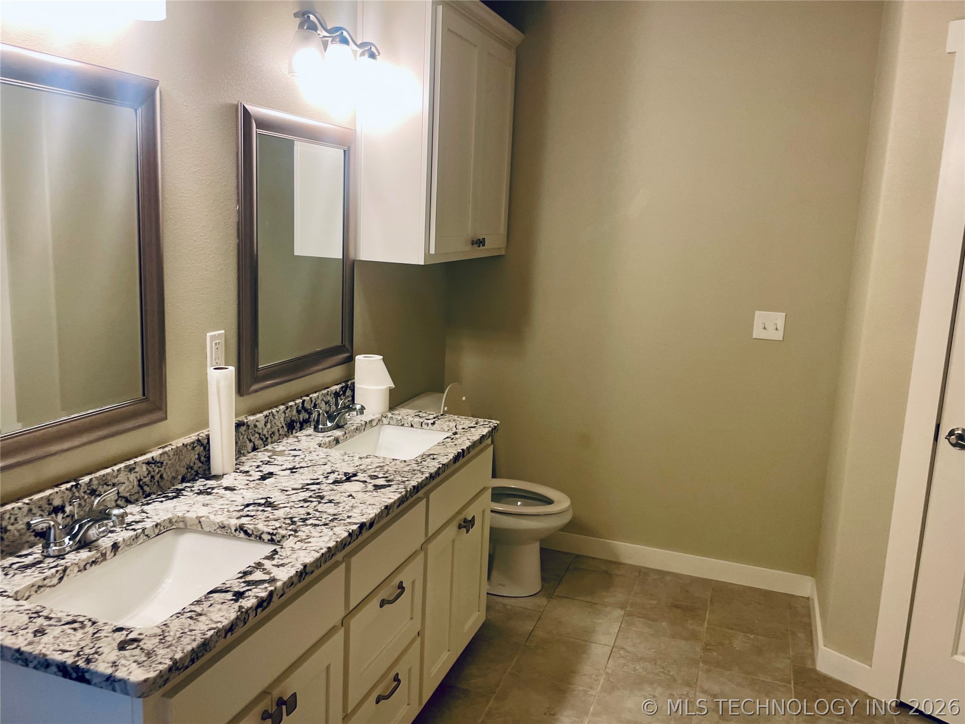 12939 W Hawthorne Lane Property Photo 14