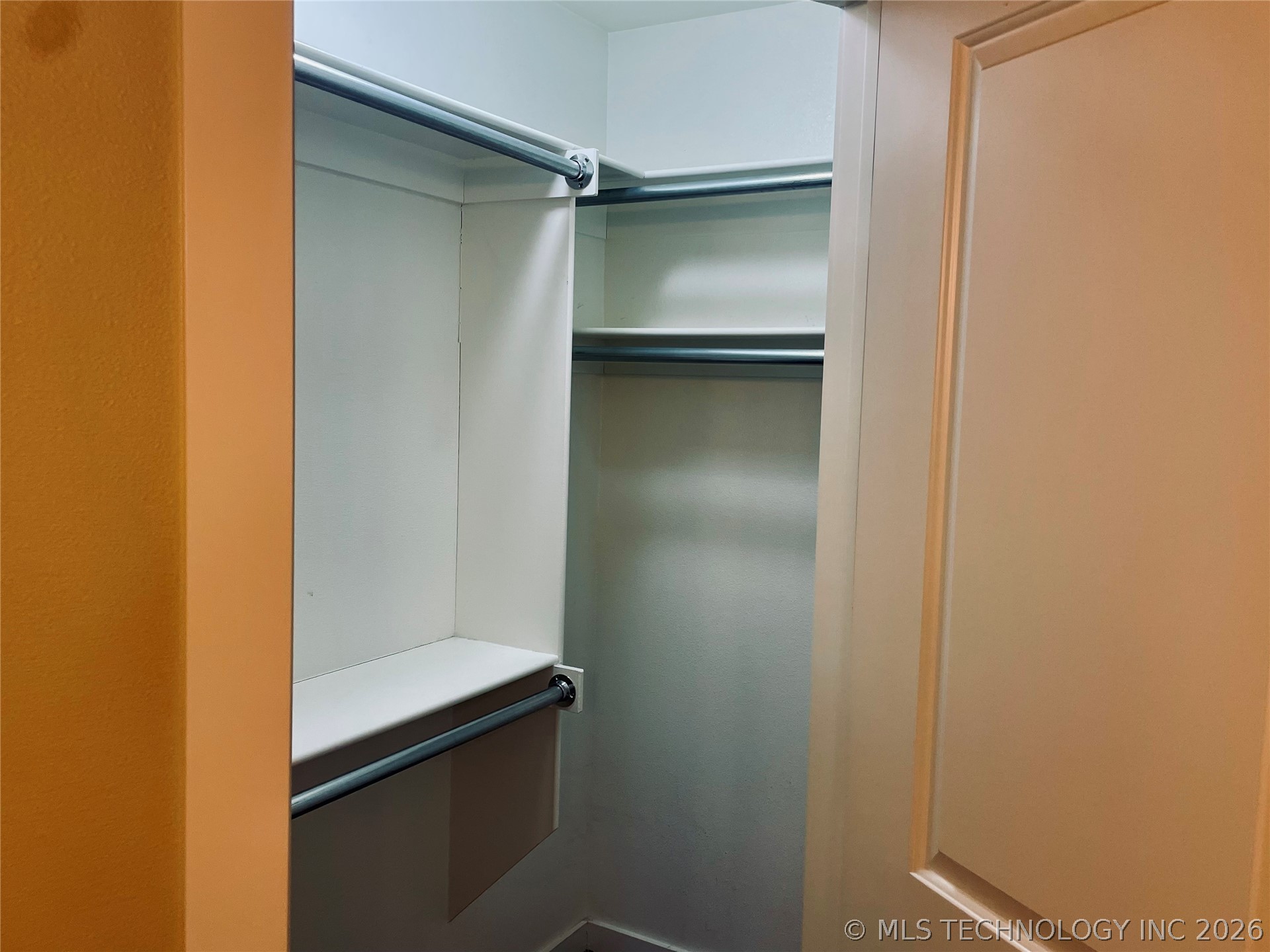 12939 W Hawthorne Lane Property Photo 15