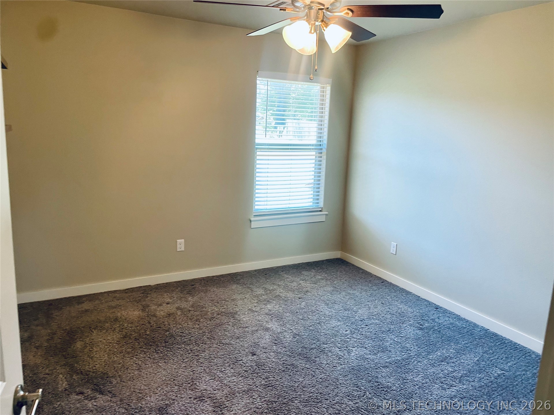 12939 W Hawthorne Lane Property Photo 18