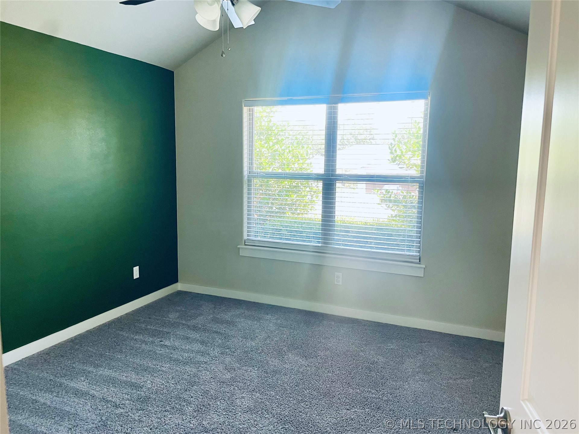 12939 W Hawthorne Lane Property Photo 20