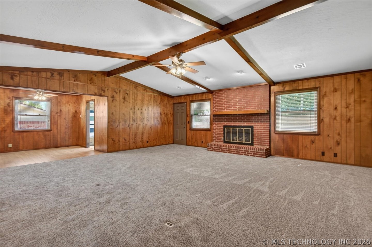 118 Canterbury Court Property Photo 6