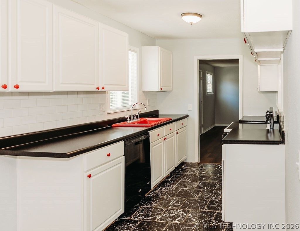 210 N Hereford Avenue Property Photo 11