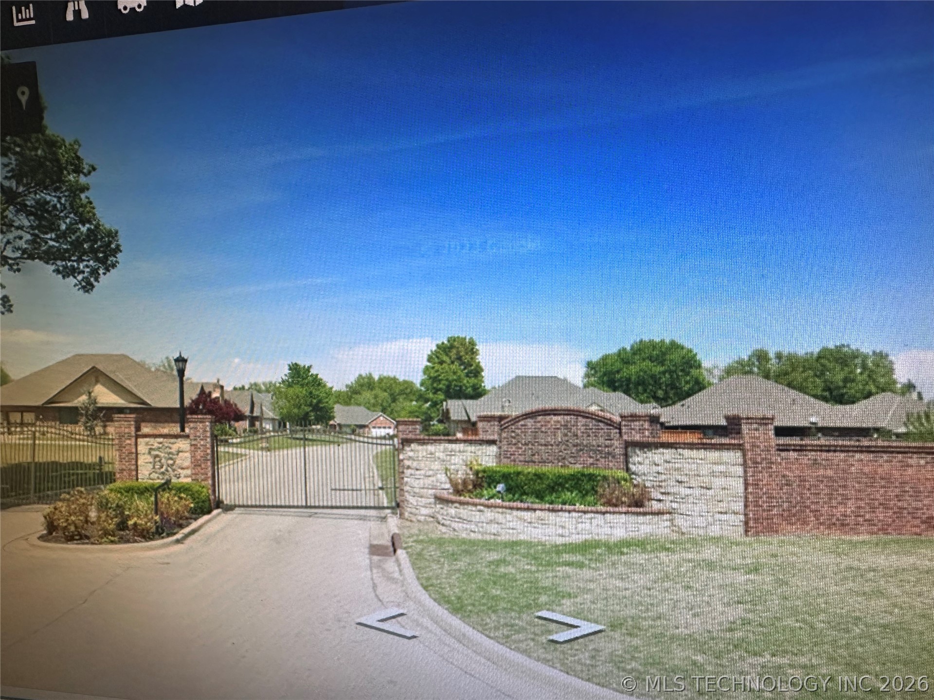 2419 Burlingame Ridge Property Photo 1