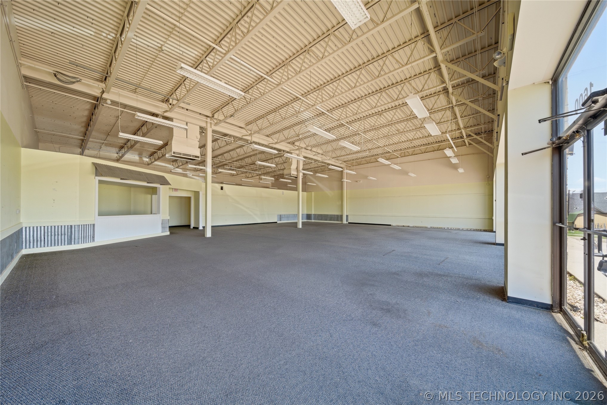 1600 S Wood Drive Property Photo 5
