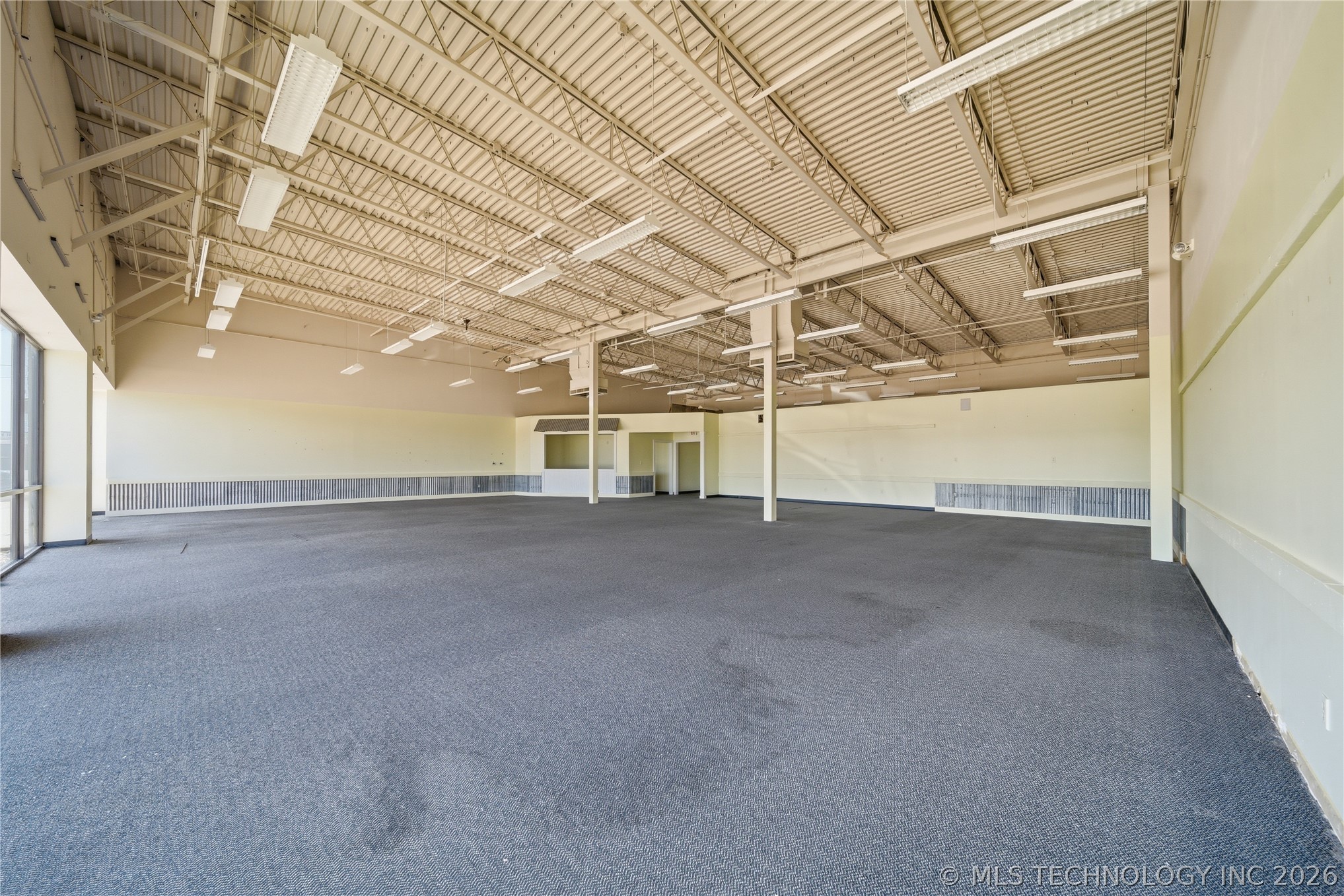 1600 S Wood Drive Property Photo 6