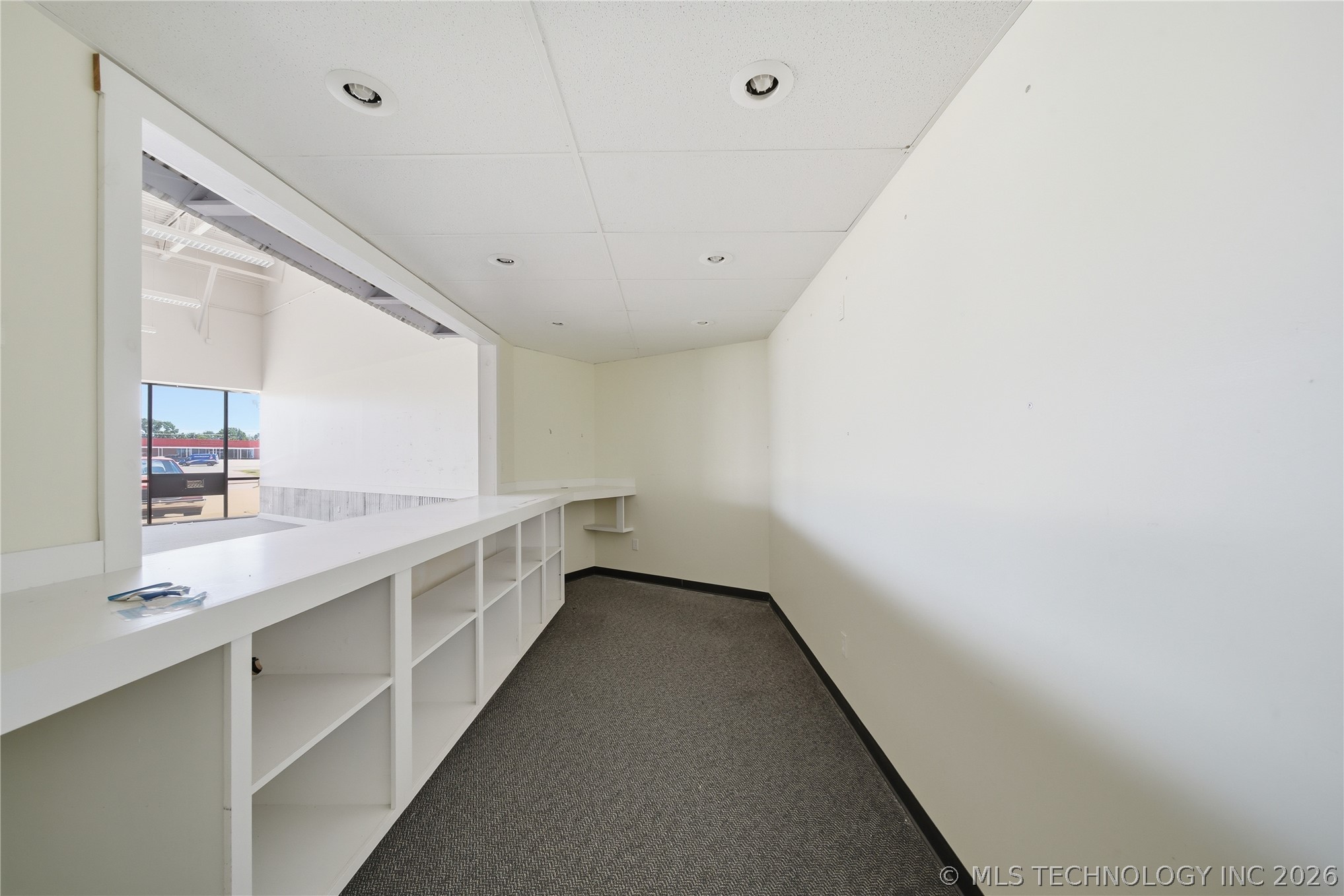 1600 S Wood Drive Property Photo 9