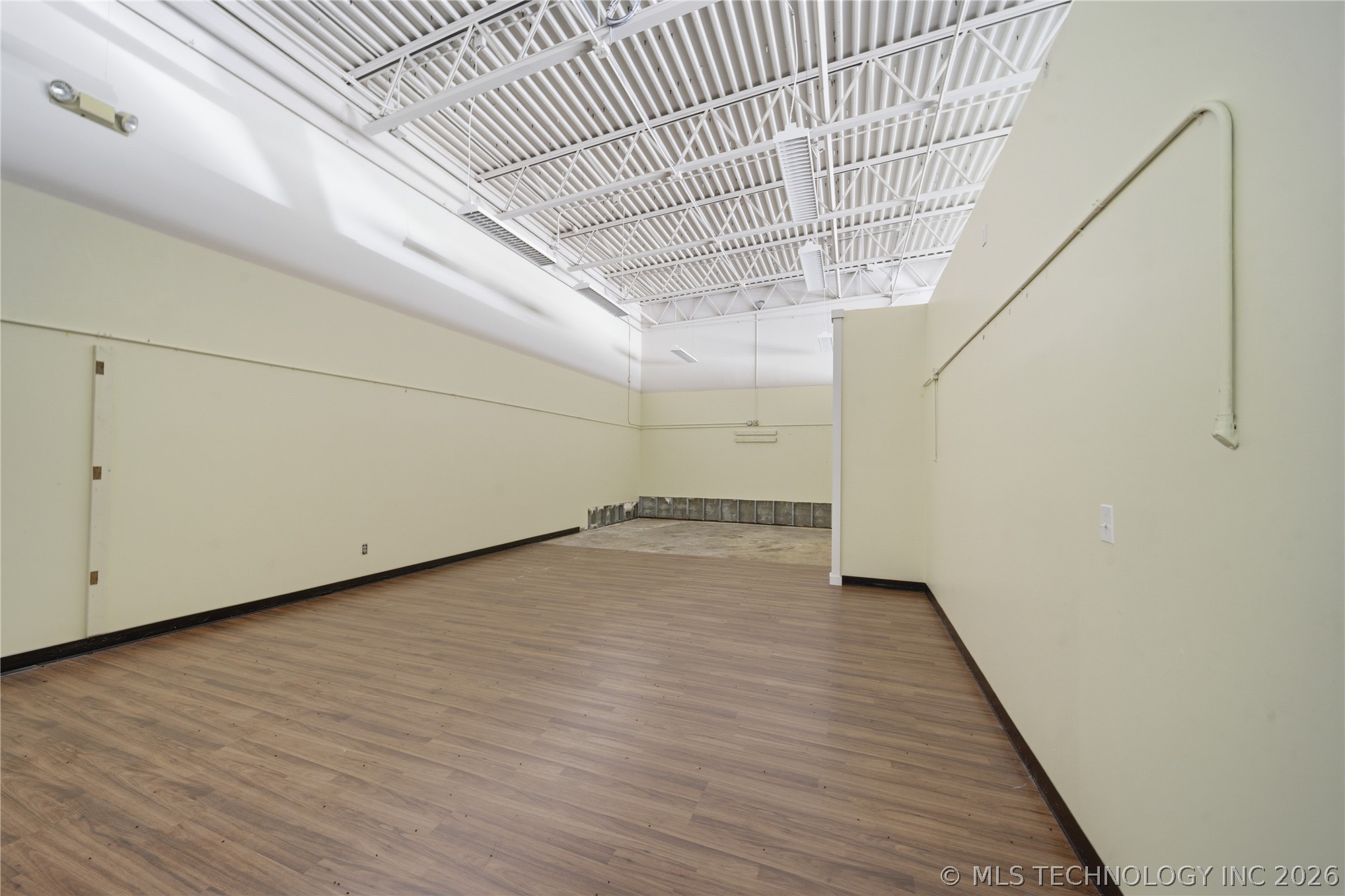 1600 S Wood Drive Property Photo 10