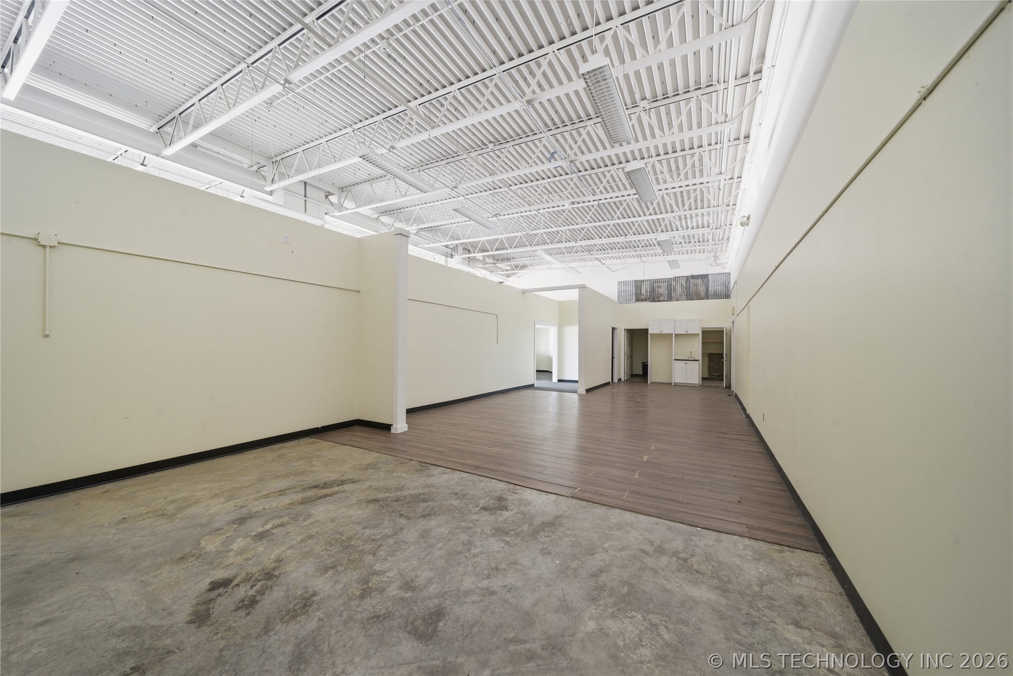 1600 S Wood Drive Property Photo 11