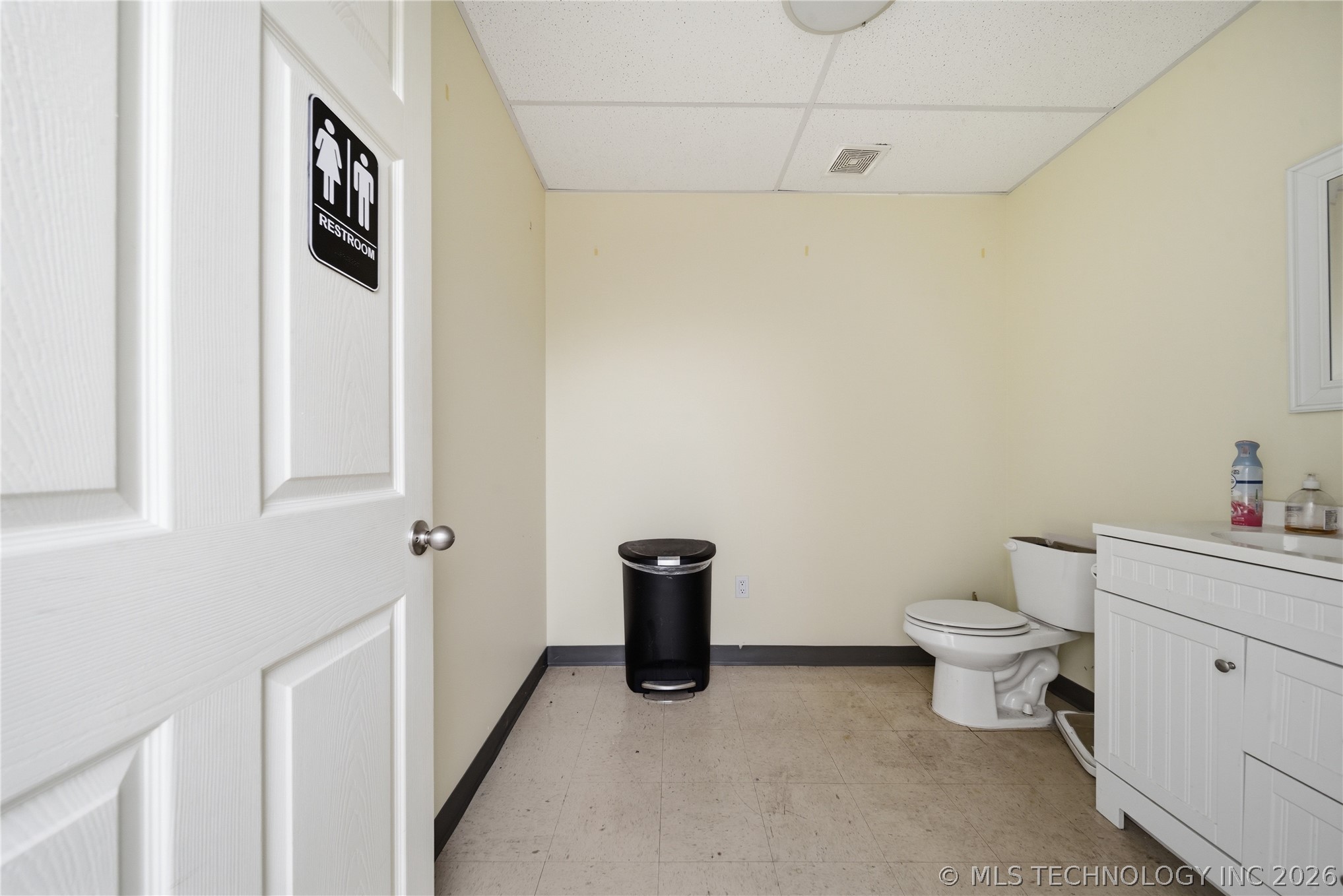 1600 S Wood Drive Property Photo 12