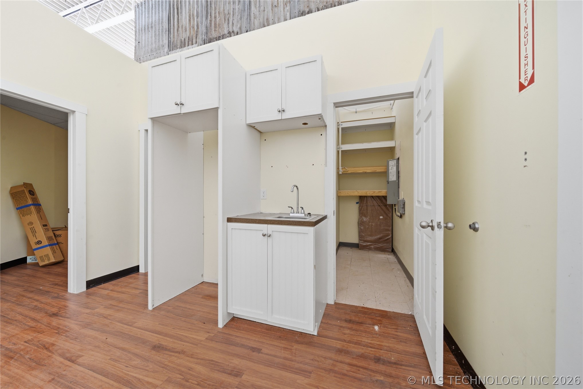 1600 S Wood Drive Property Photo 13