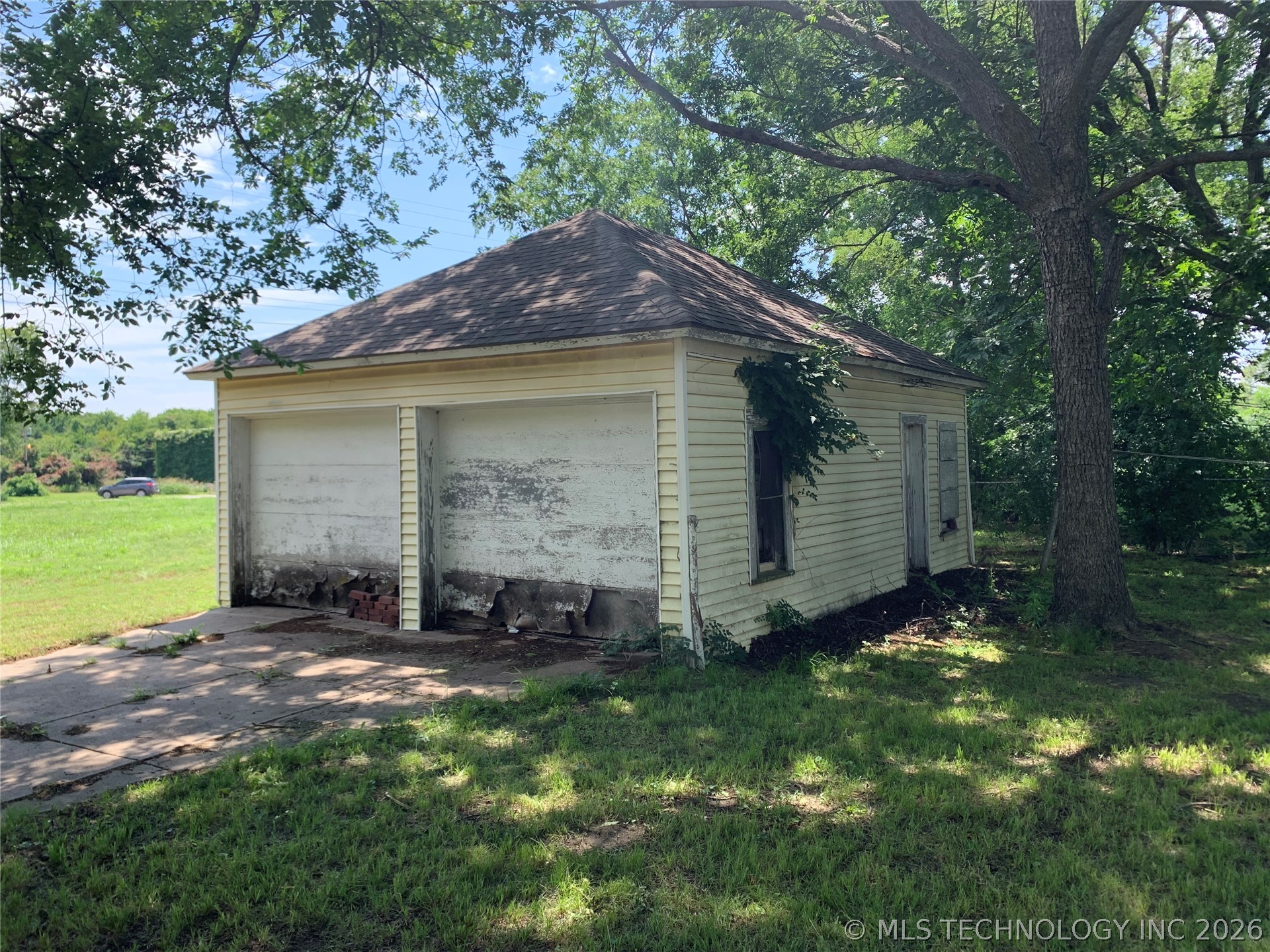 193 N Cedar Avenue Property Photo 4
