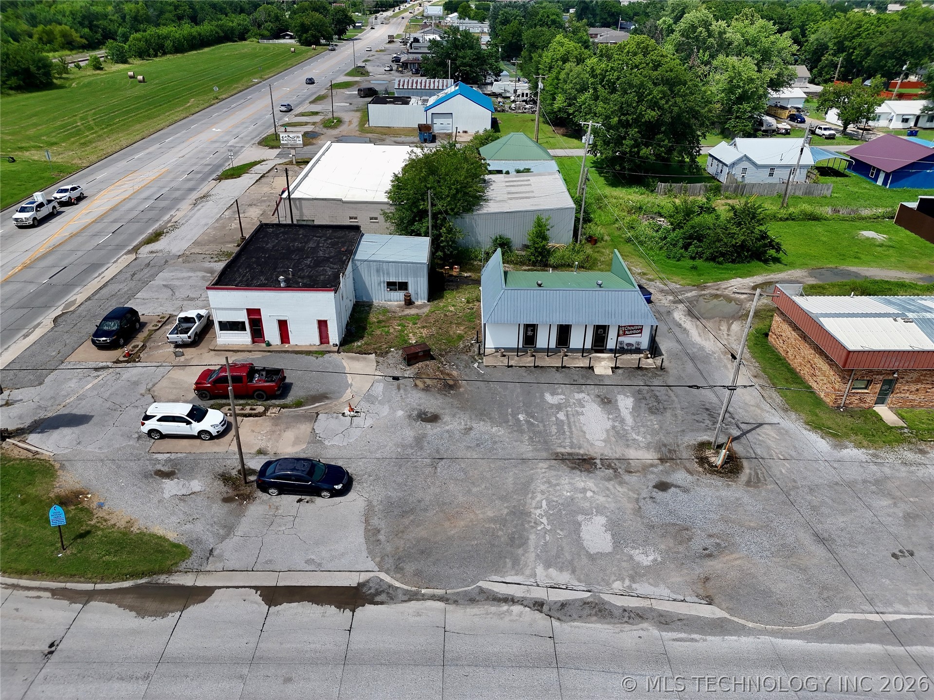 102 N Chouteau Property Photo 2