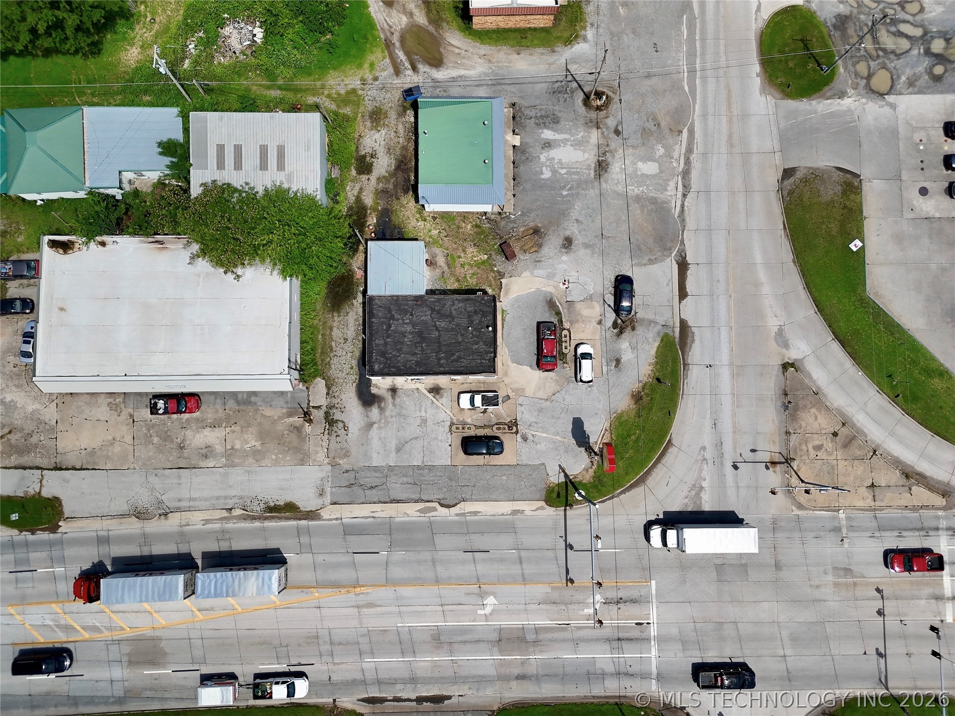 102 N Chouteau Property Photo 7