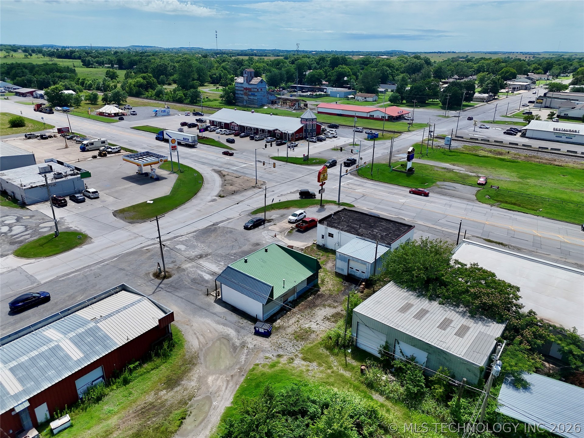 102 N Chouteau Property Photo 10