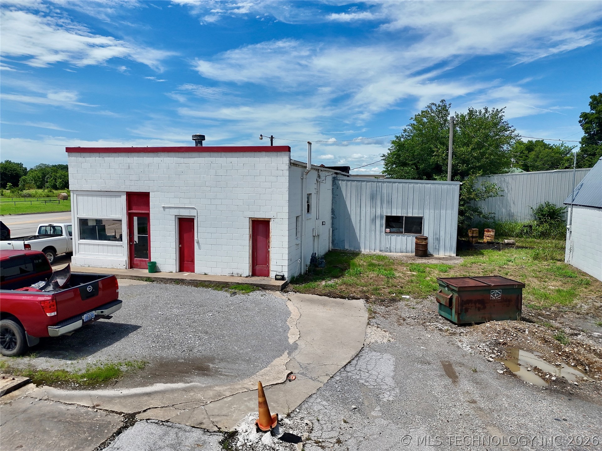 102 N Chouteau Property Photo 17