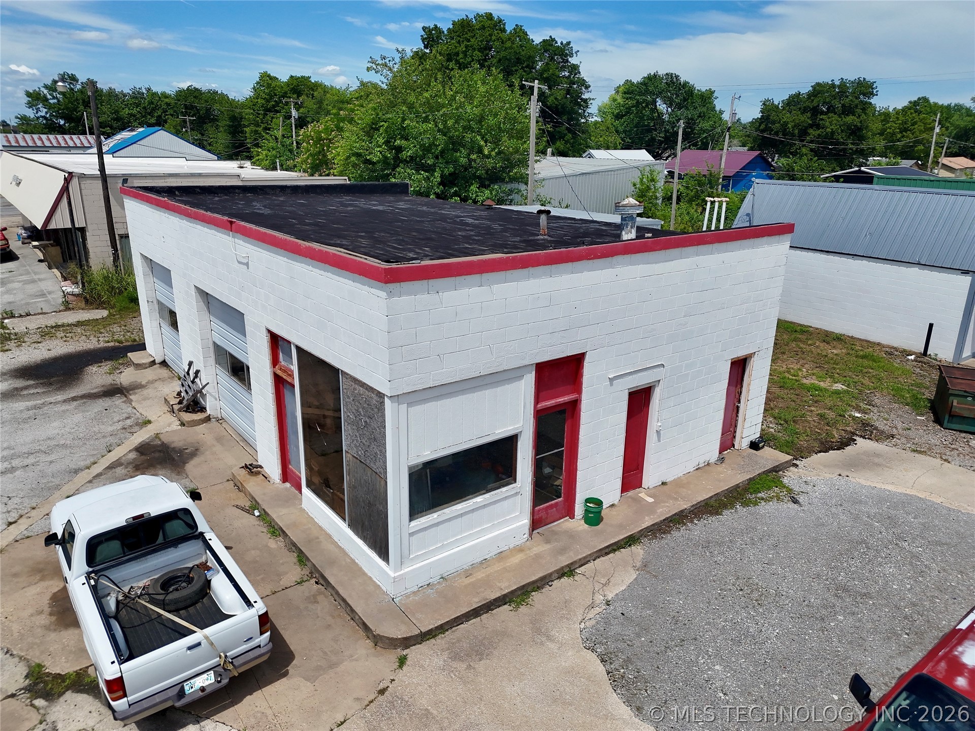 102 N Chouteau Property Photo 18