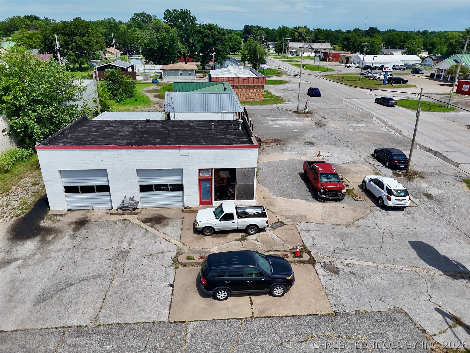 102 N Chouteau Property Photo 19