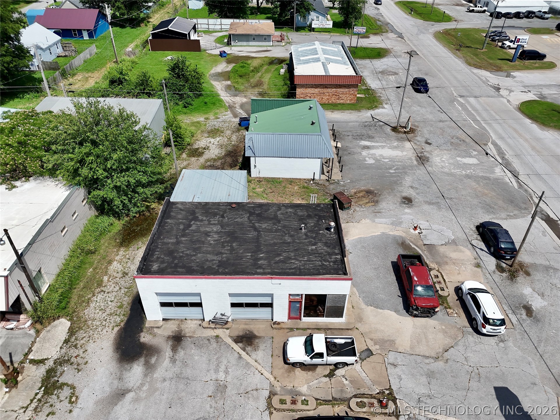 102 N Chouteau Property Photo 23