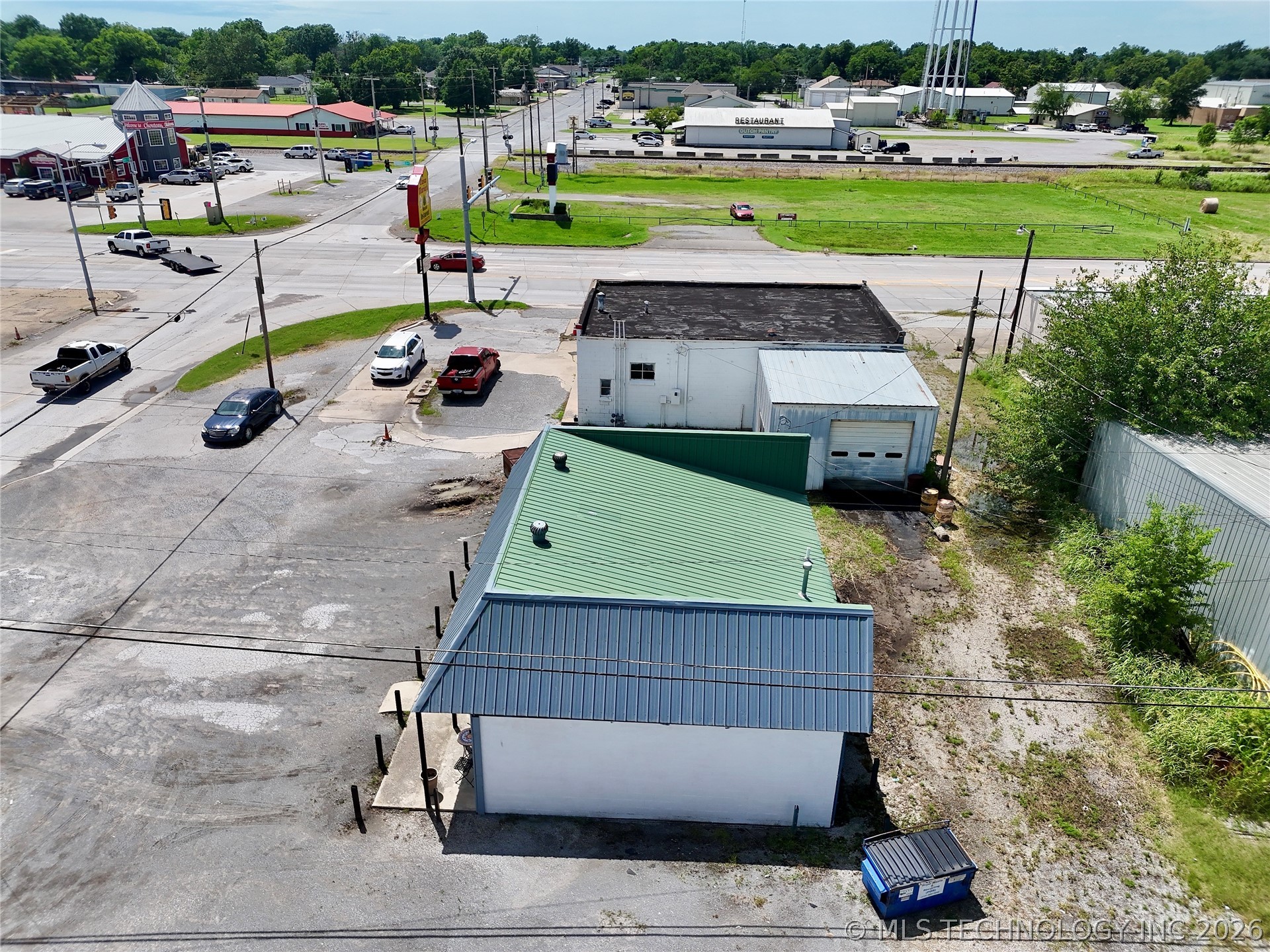 102 N Chouteau Property Photo 27