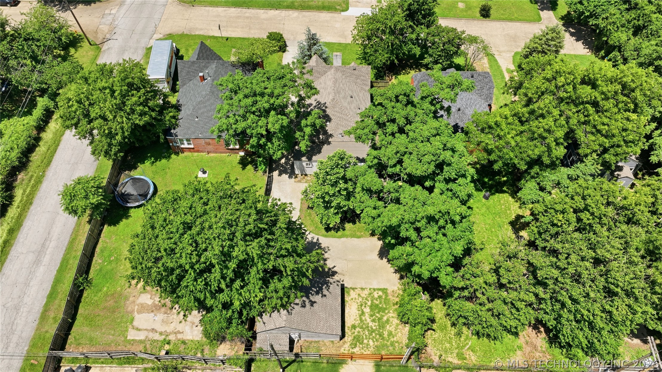 115 S Indianapolis Avenue Property Photo 37
