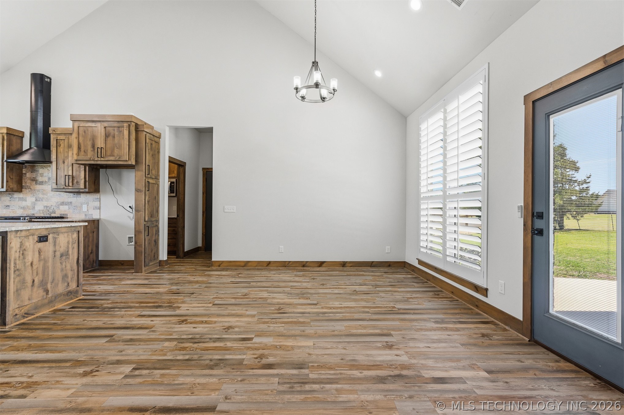 25016 Doe Creek Trail Property Photo 8