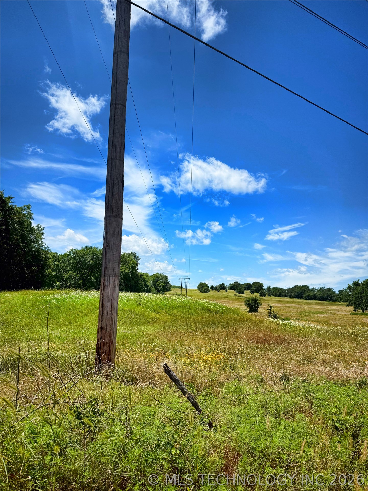 1065 Road Property Photo 2