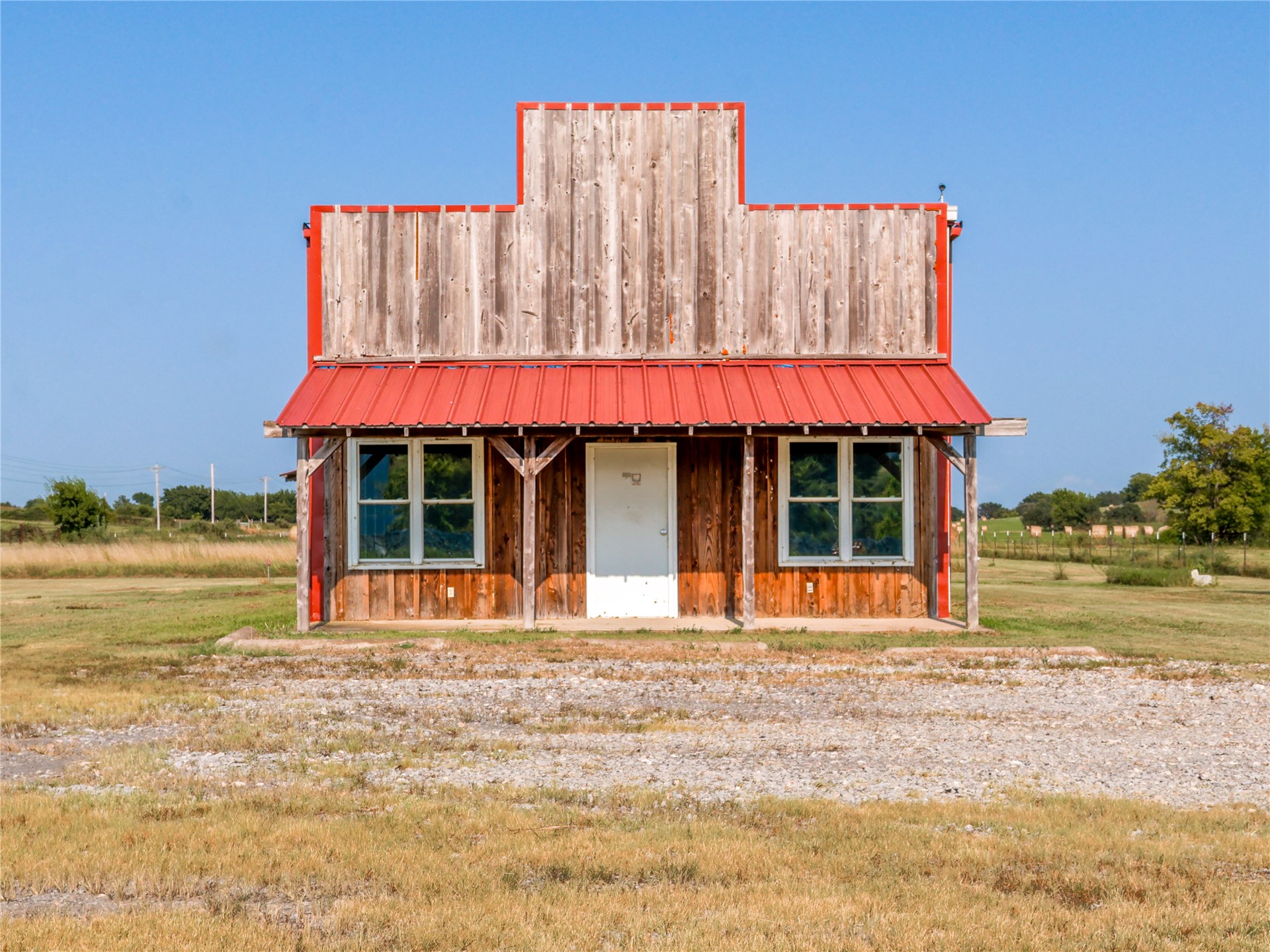 5577 W 630 Road Property Photo 1