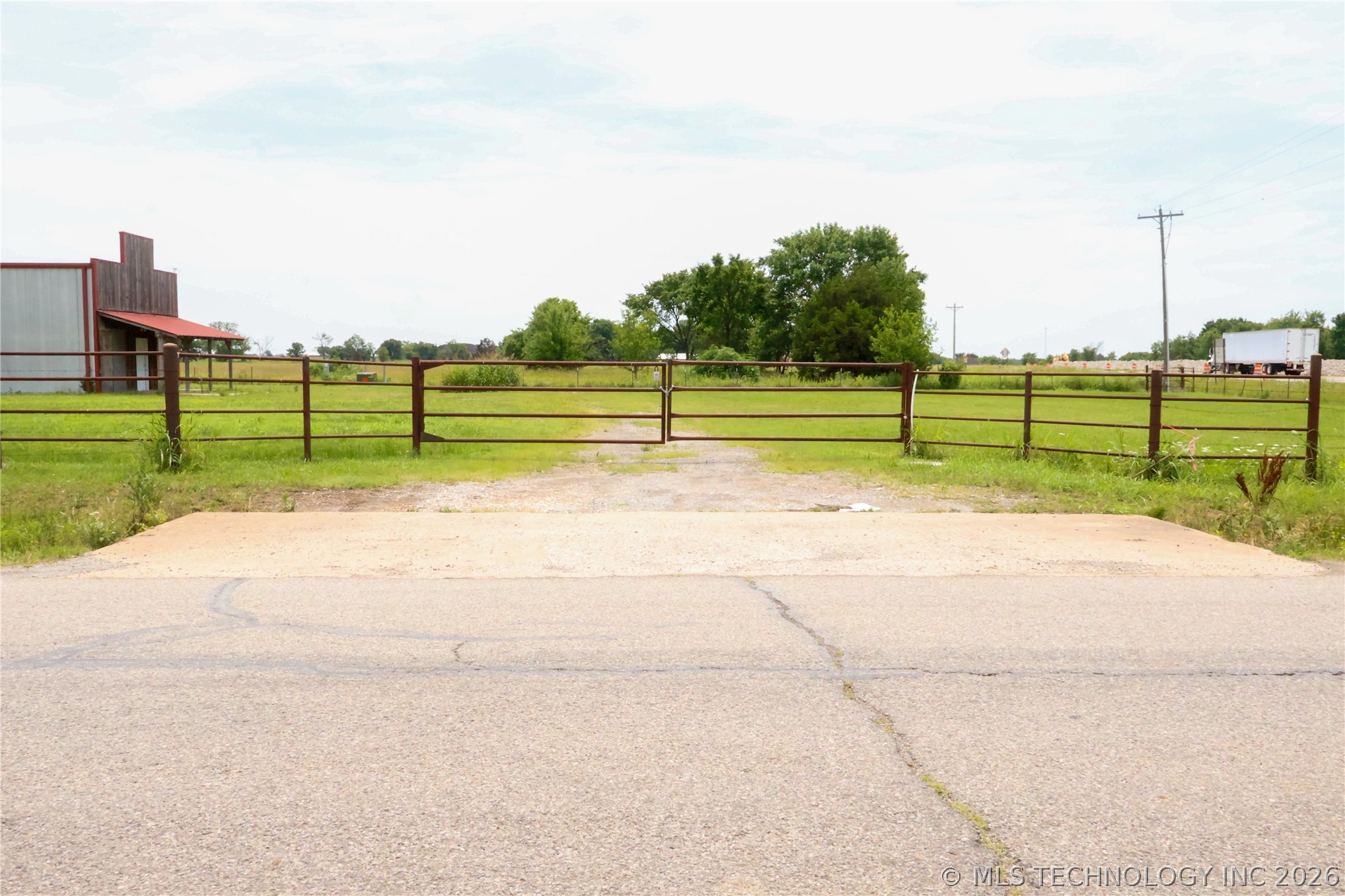 5577 W 630 Road Property Photo 3